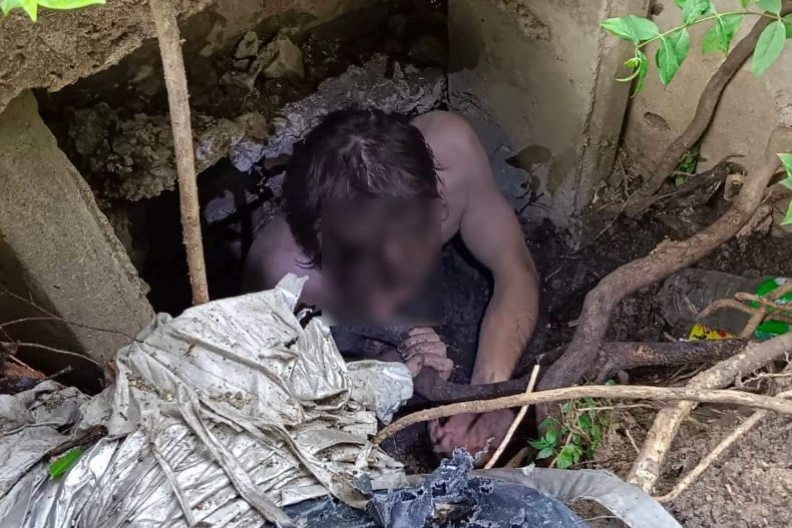 Jack stuck in the drain. After being rescued, he was sent to hospital for further examination and psychiatric care. Photo: Poh Teck Tung Foundation Jack stuck in the drain. After being rescued, he was sent to hospital for further examination and psychiatric care. Photo: Poh Teck Tung Foundation
