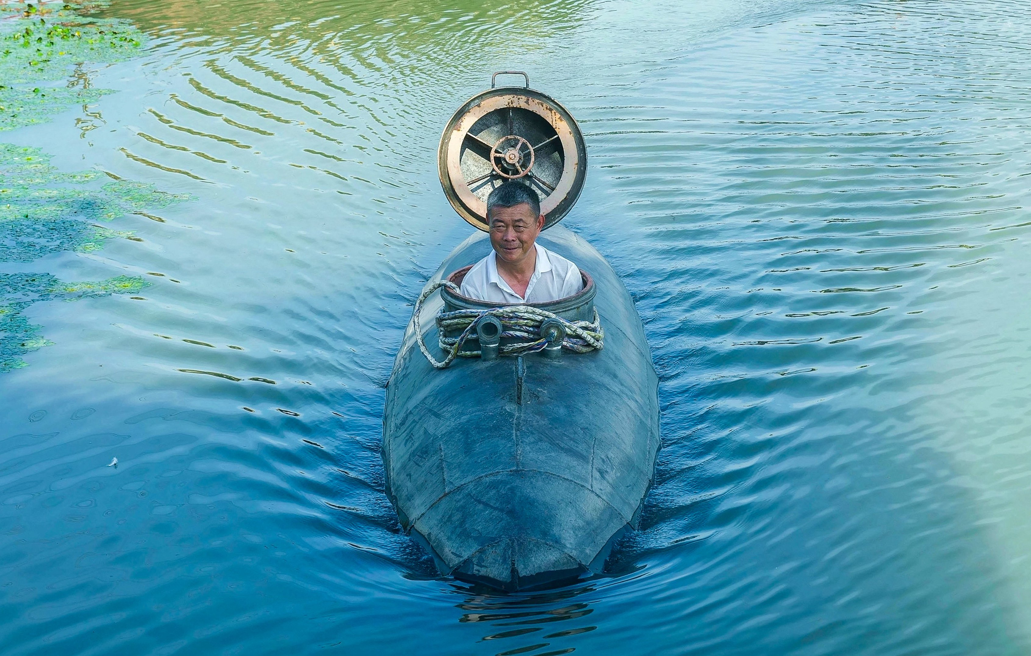 Chinese farmer Zhang Shengwu pilots his homemade submarine in a river in Hanshan county, in China’s eastern Anhui province. He built his own “Big Black Fish” -- a homemade submarine that stay underwater for 30 minutes at a time. Photo: AFP