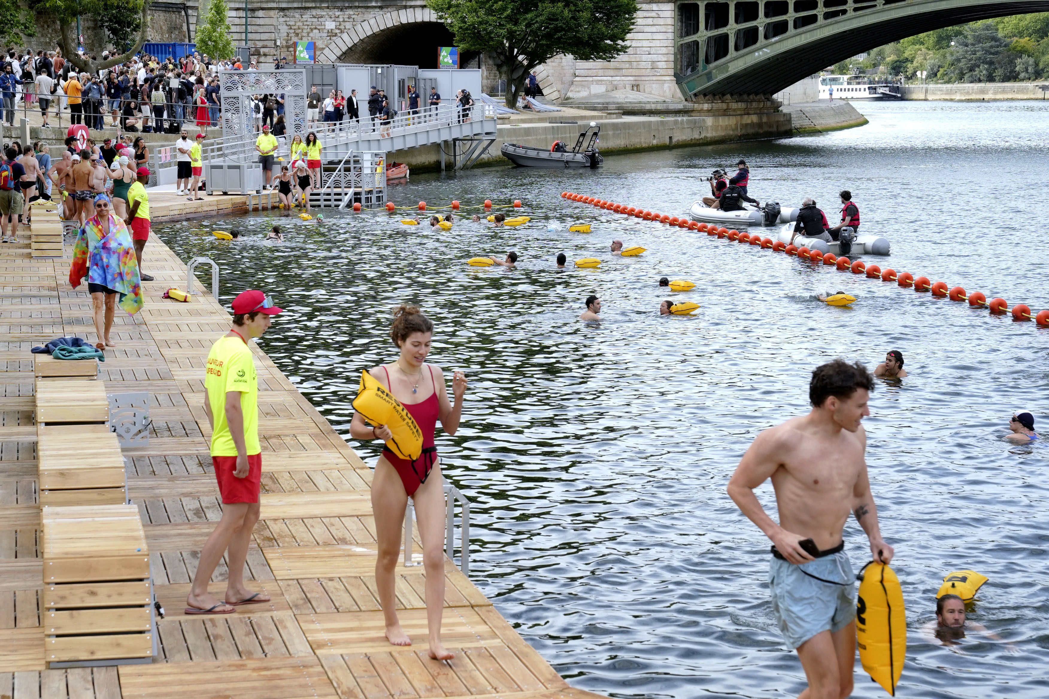 People swim in the Seine river, in Paris, France. Photo: Kyodo