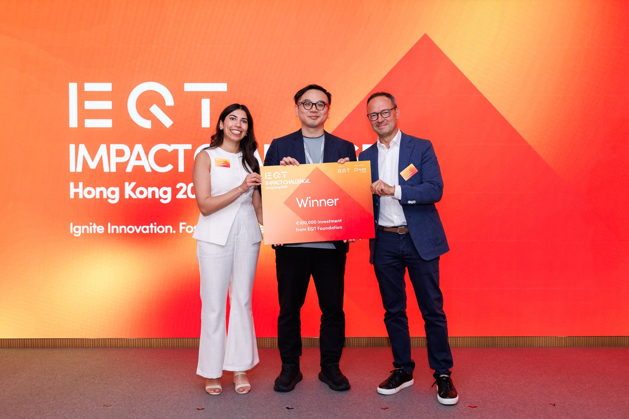 Syngular’s Louis Sze receives the top prize from Anjum Rangwala of EQT Foundation and Jean Salata, chairperson of EQT Asia.