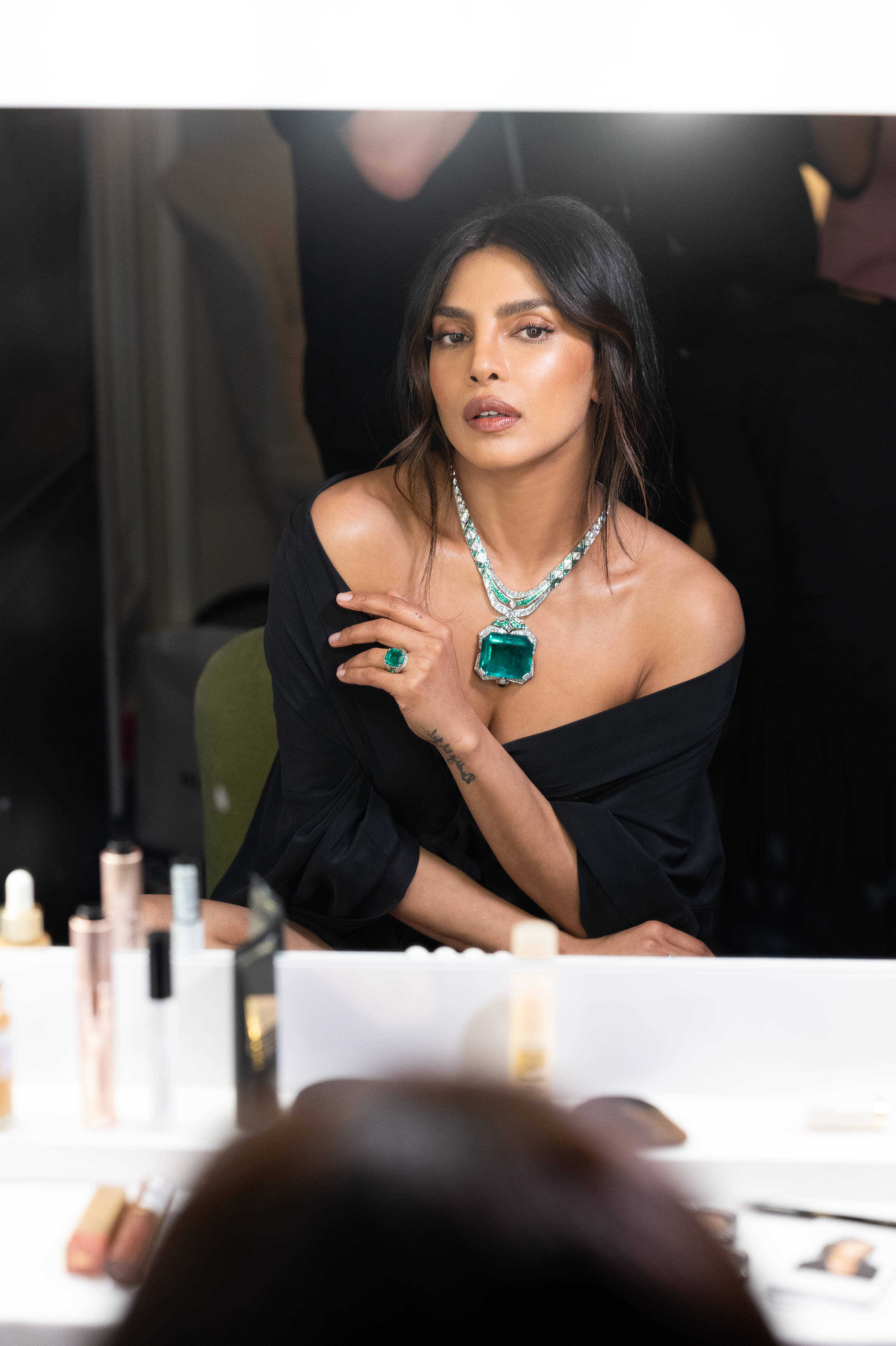 Bulgari global ambassador Priyanka Chopra Jonas wears the Magnus Emerald necklace and Emerald Reflection ring from the maison’s Polychroma collection, at the 2025 Met Gala. Photo: Handout