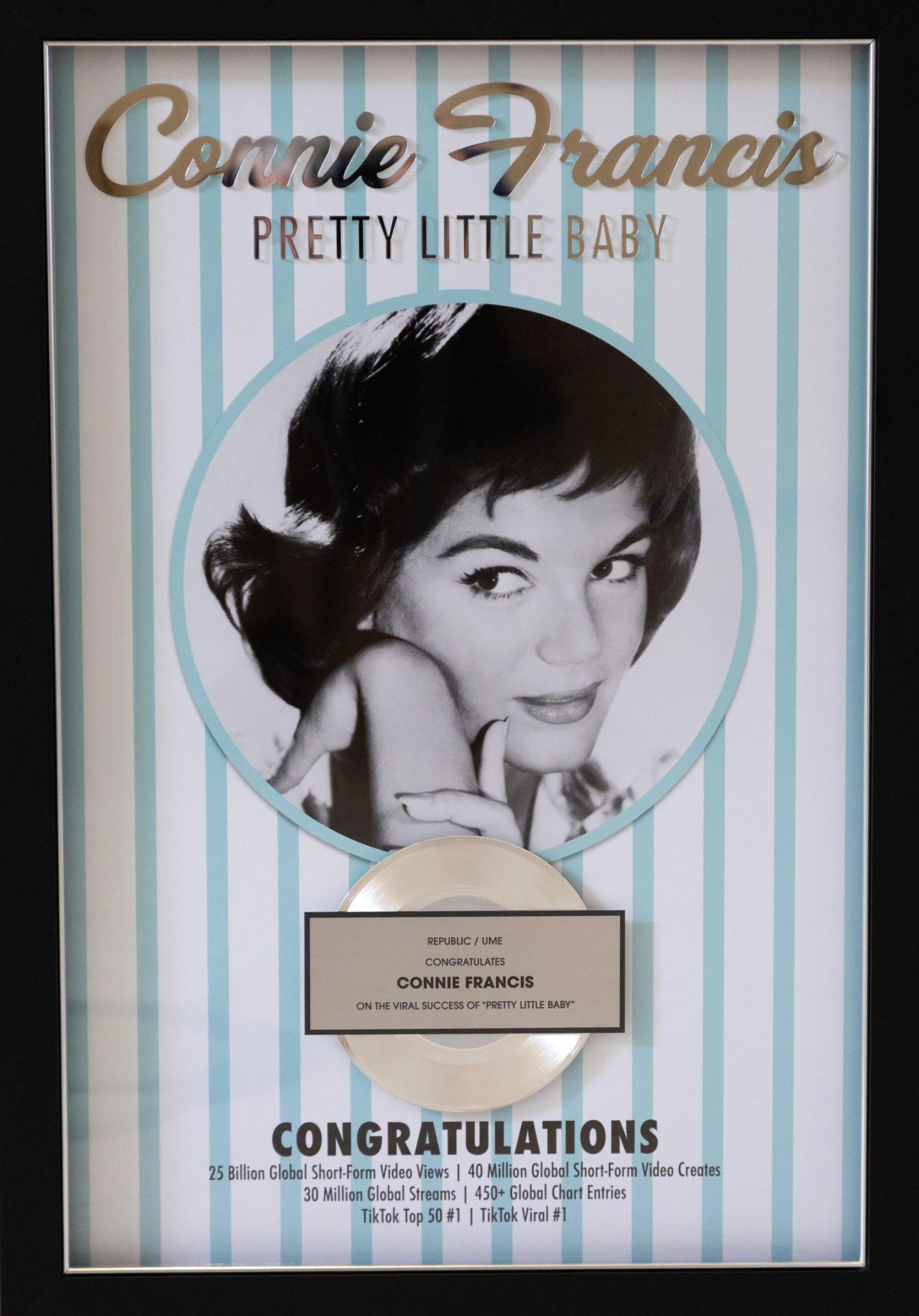 A plaque commemorates the TikTok success of Connie Francis’ 1962 song “Pretty Little Baby”. It was presented to the artist in June shortly before she died. Photo: TNS