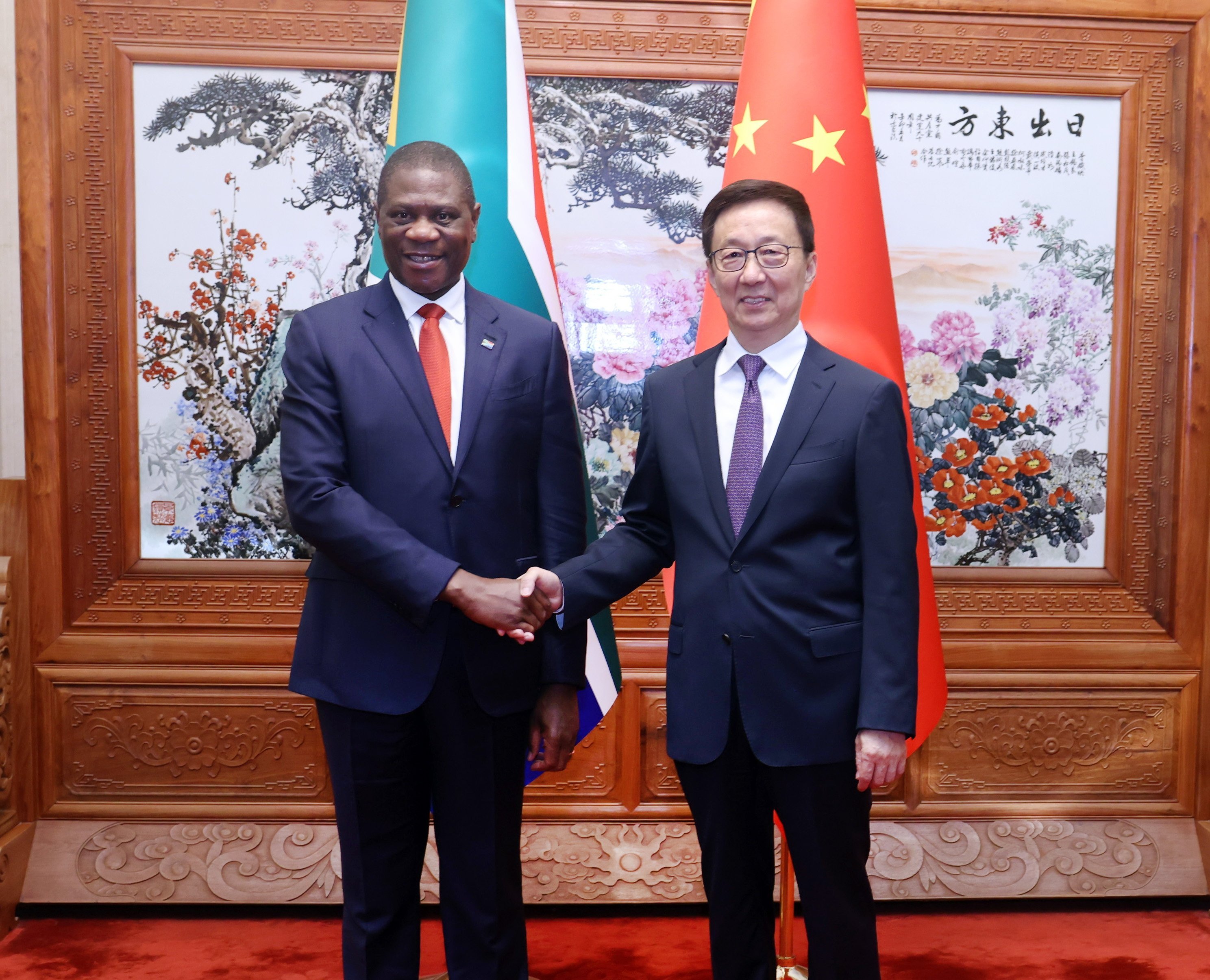 (L-R): South African Deputy President Paul Mashatile meets Chinese Vice President Han Zheng in Beijing on July 17.  Photo: China Out