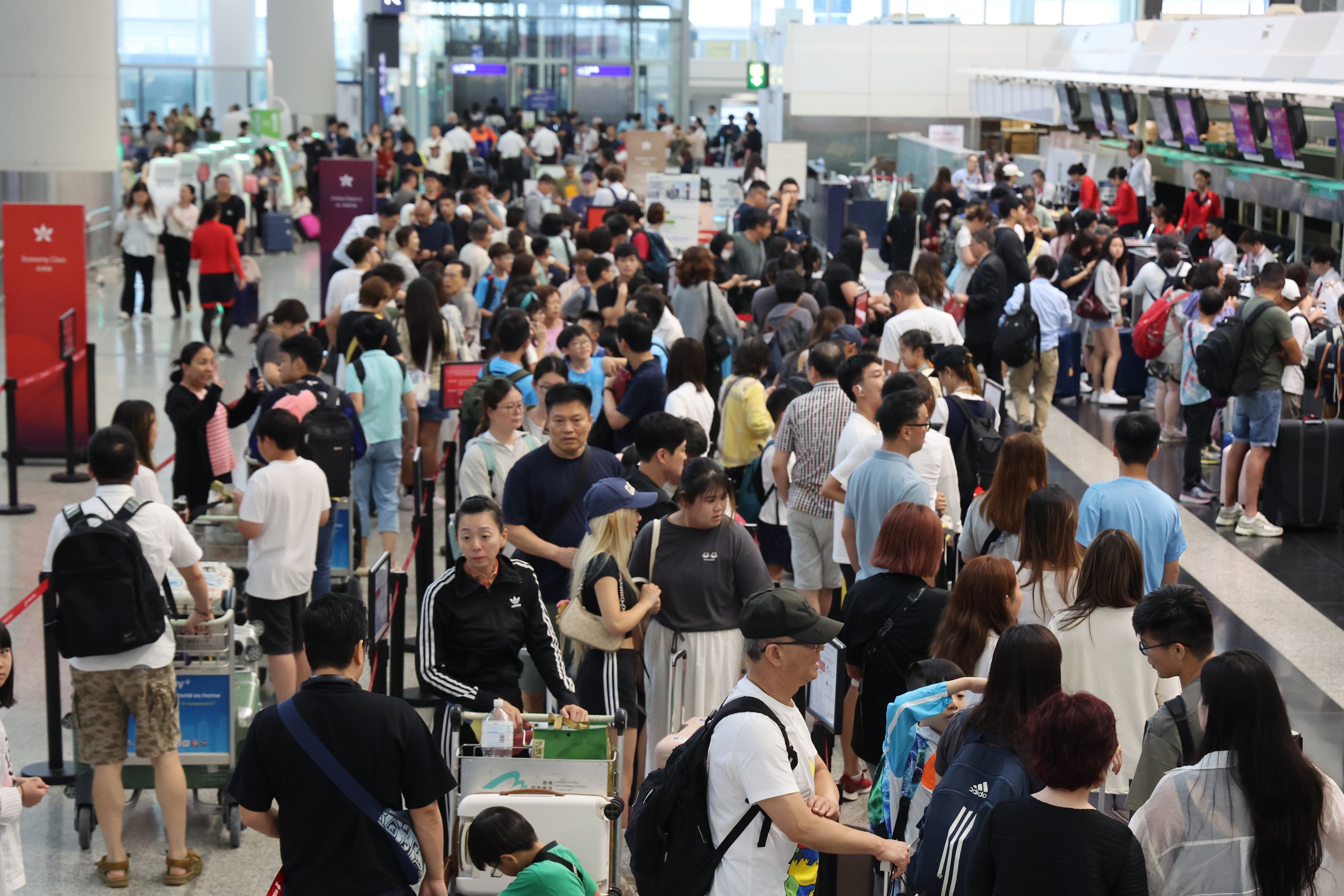Hundreds of passengers have arrived at the airport hoping their flights will resume. Photo: Dickson Lee