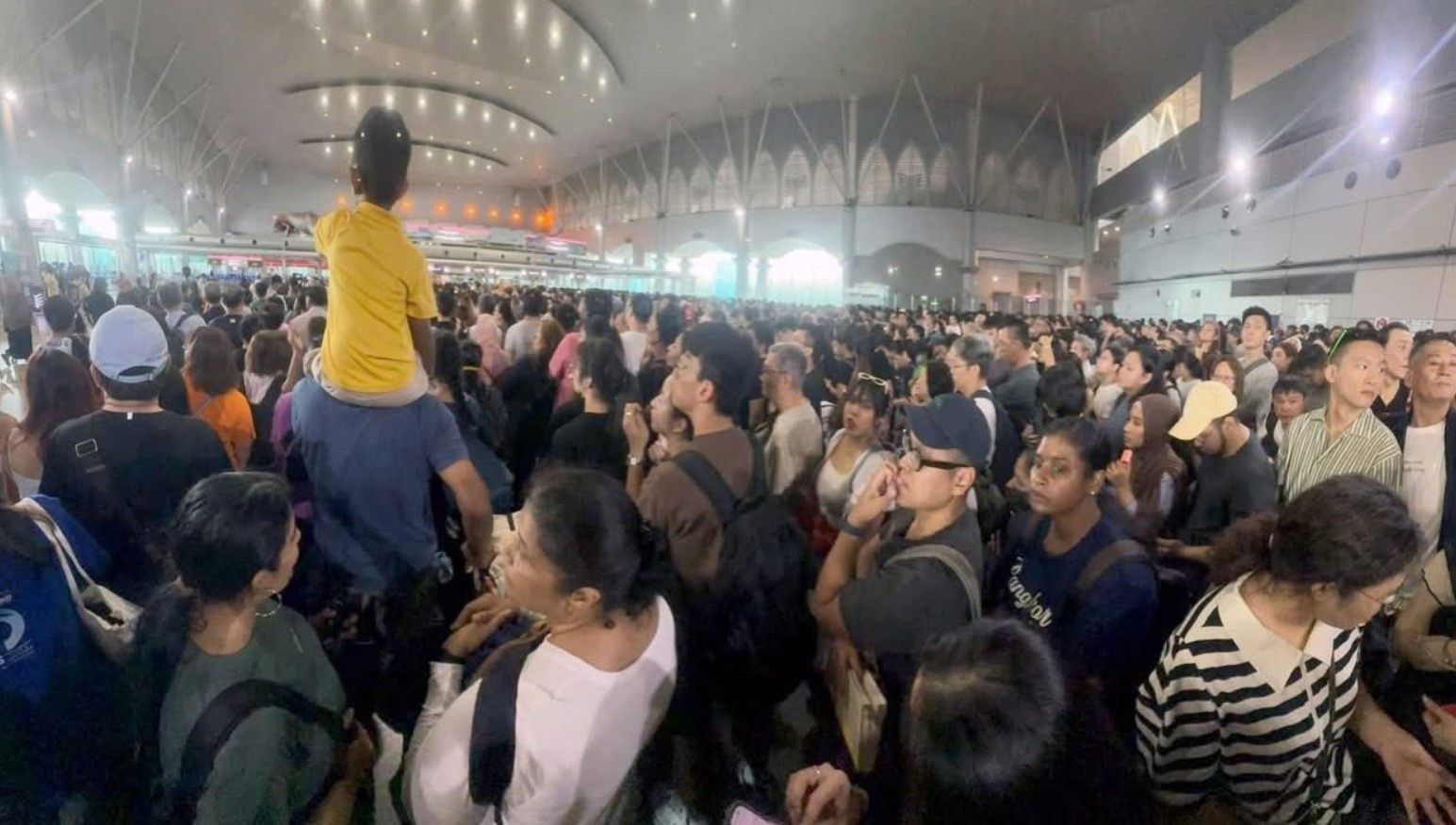 Tens of thousands of foreign travellers faced hours-long queues at Malaysia’s major entry points on Friday after an autogate system breakdown. Photo: Facebook: Malaysia-Singapore Border Crossers