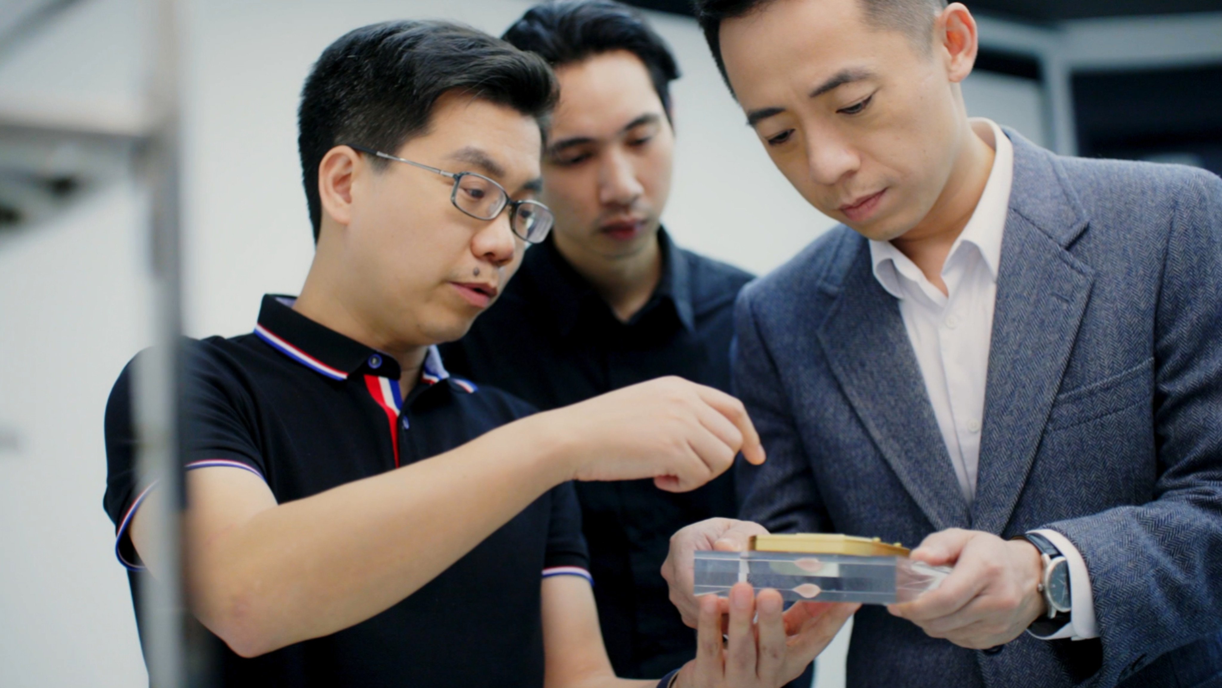 SpinQ founder and CEO Xiang Jingen, at left. Photo: SpinQ