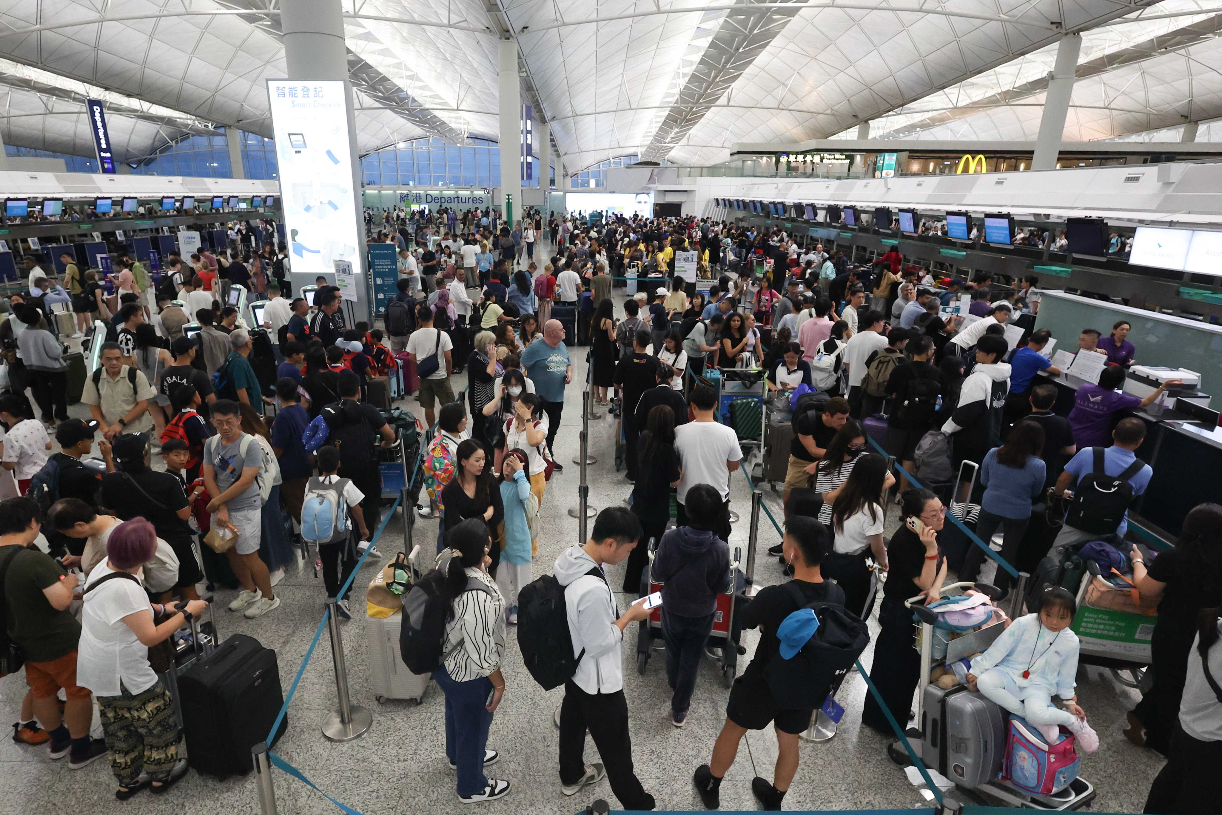The airport terminal building started filling up as airlines started to resume flights. Photo: Dickson Lee