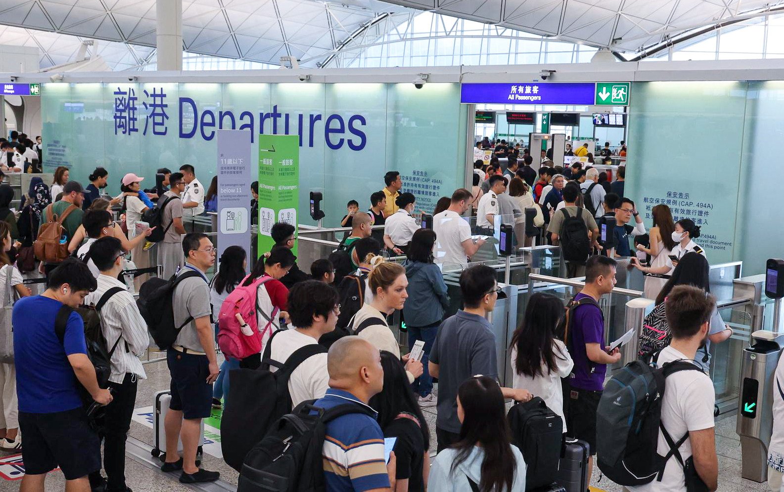 Thousands of passengers have filled Hong Kong’s airport to catch flights delayed by Typhoon Wipha. Photo: Dickson Lee