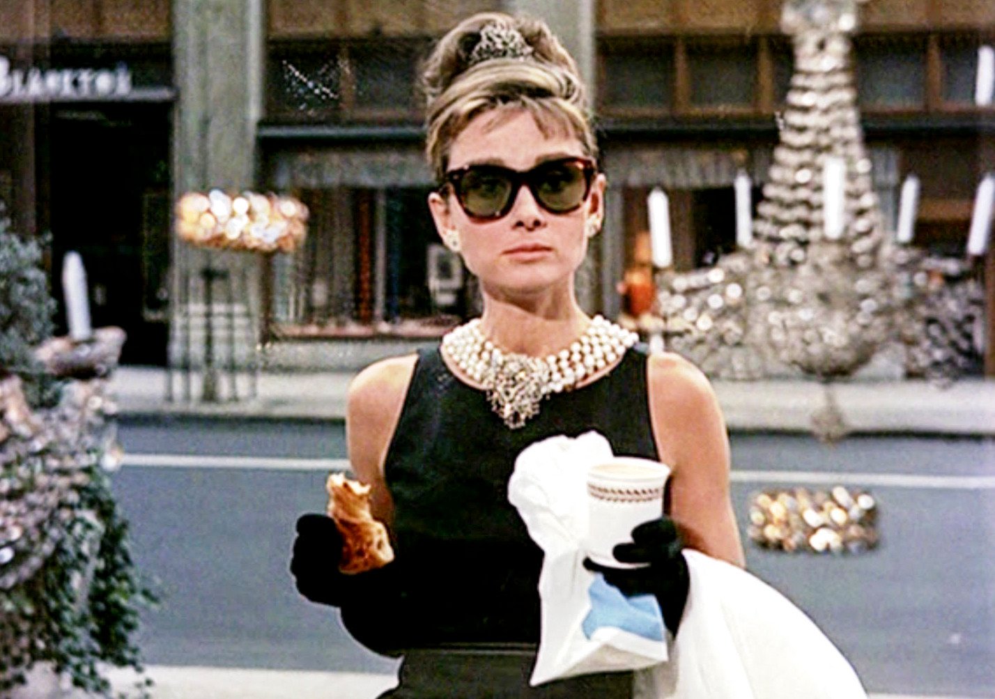 Audrey Hepburn’s sleek chignon in the movie Breakfast at Tiffany’s.
was the ultimate symbol of elegance back in 1961, and is still timelessly stylish today.  Photo: Paramount Pictures