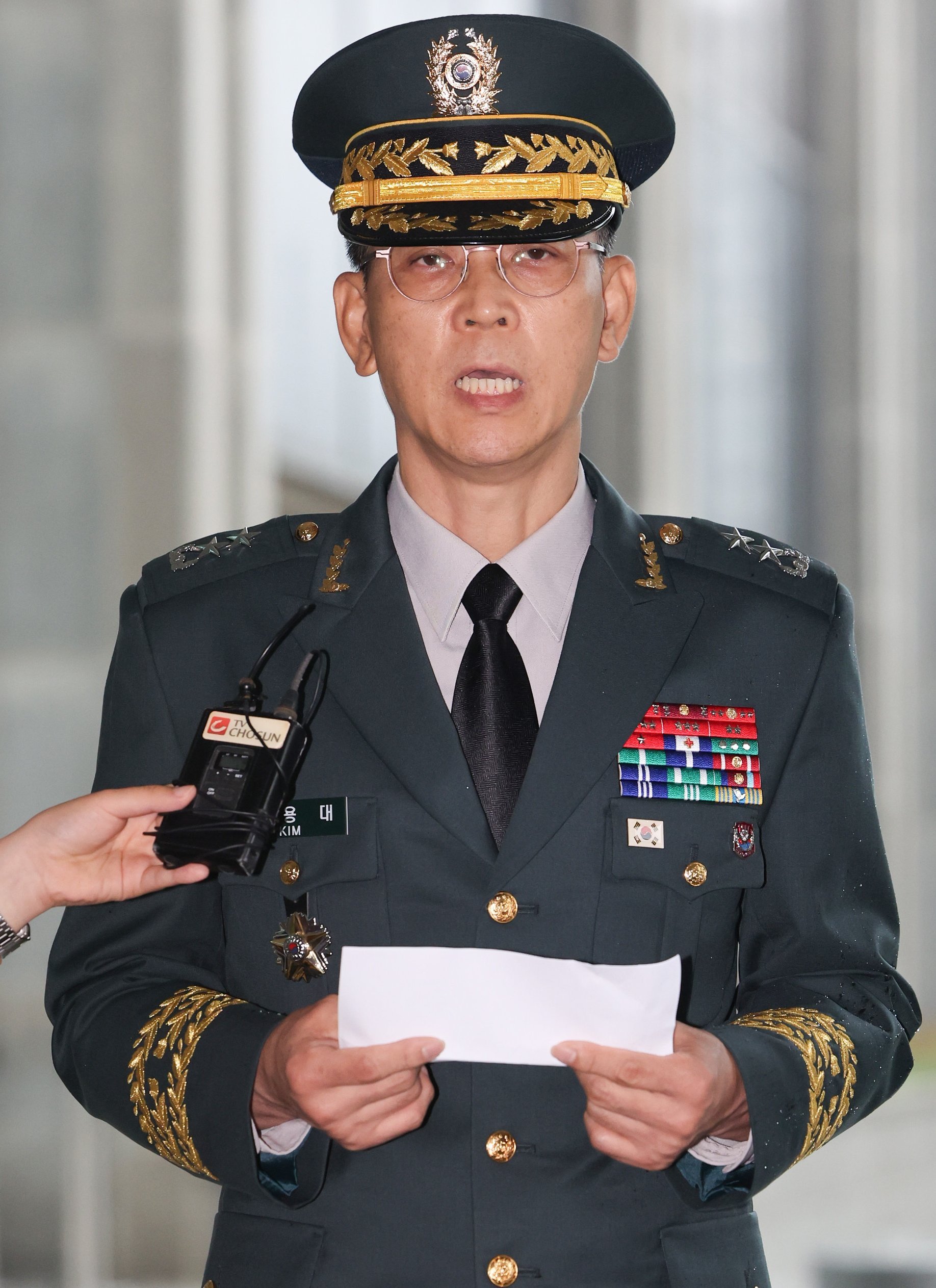 Drone Operations Commander Kim Yong-dae speaks to reporters at the Seoul High Prosecutors' Office in Seoul after arriving for questioning by a special counsel team on Thursday. Photo: EPA/Yonhap