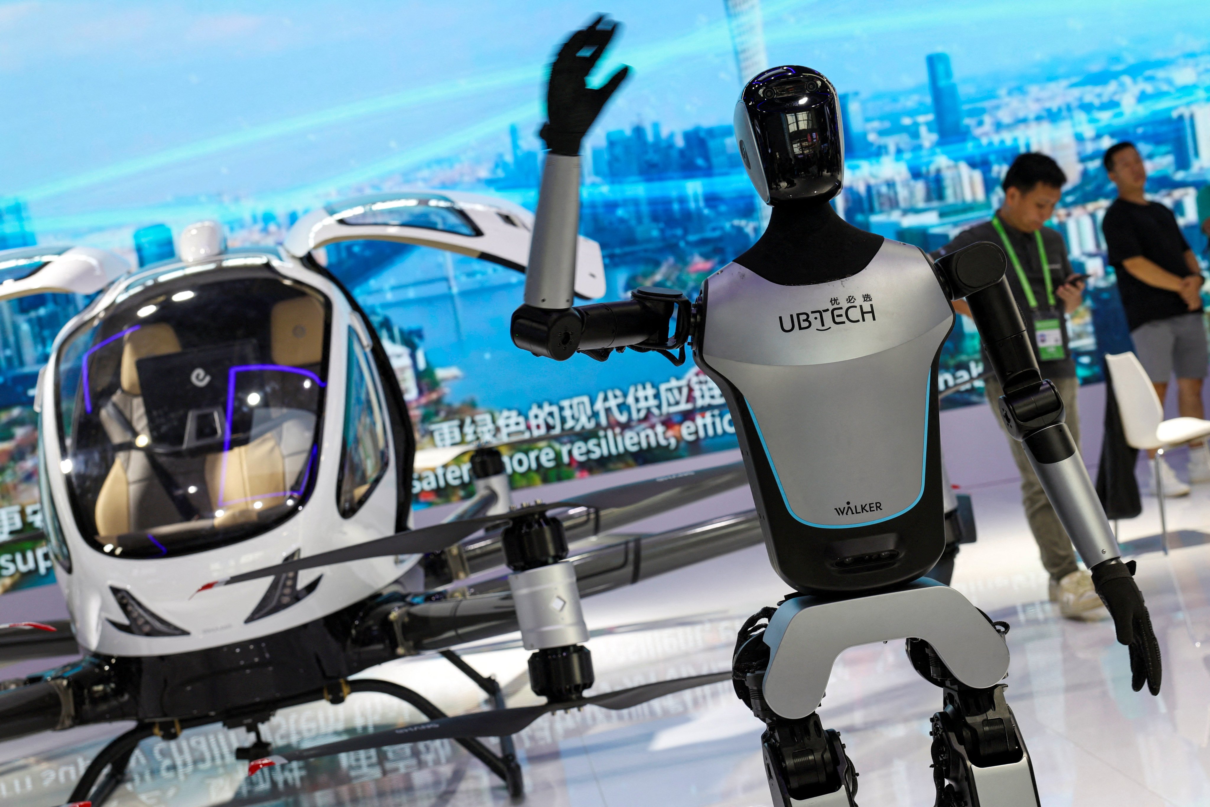 A UBTech humanoid robot waves during the China International Supply Chain Expo in Beijing on July 16, 2025. Photo: Reuters