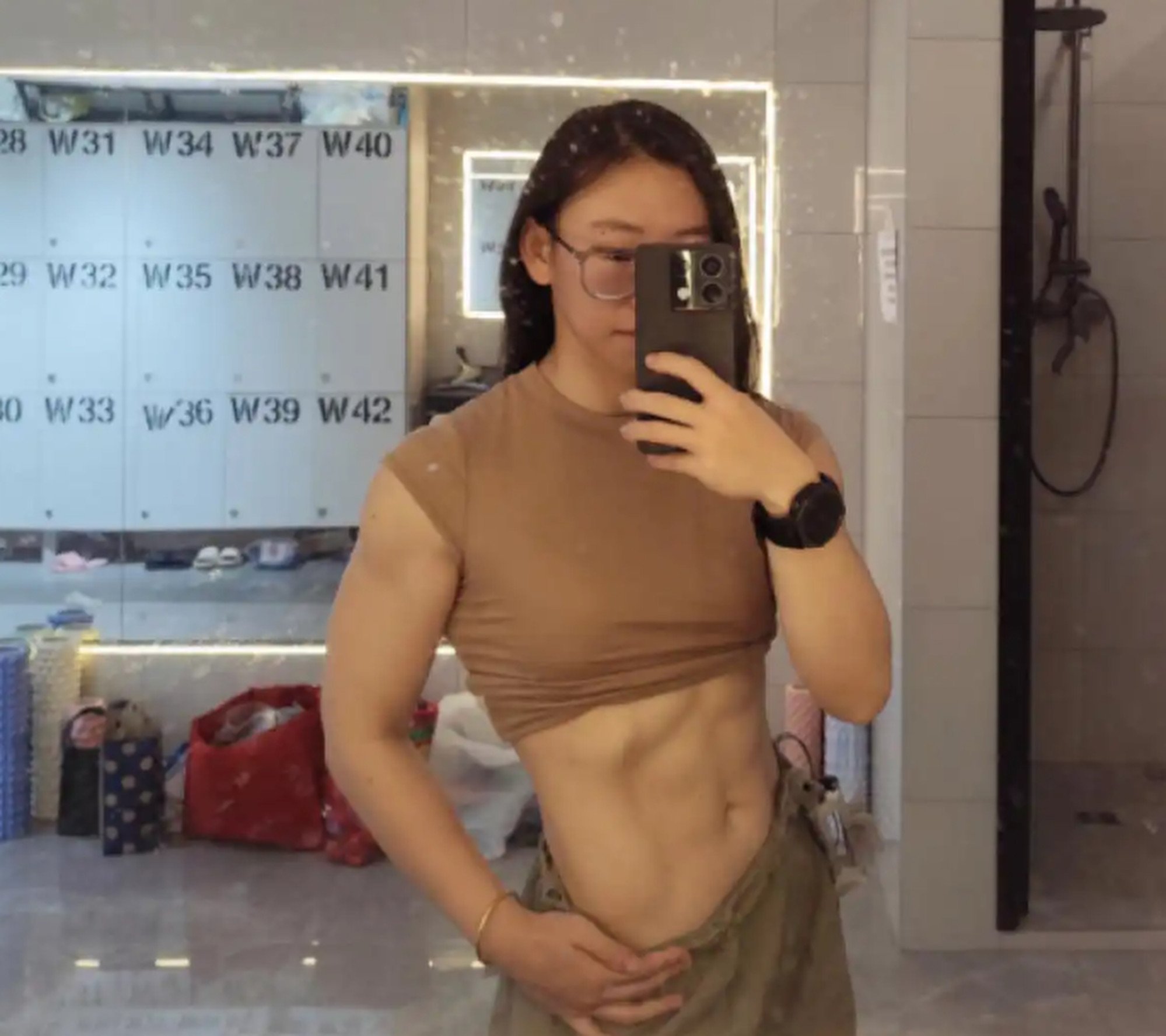 Yanyan says her muscular physique helps her perform her duties better. Photo: Baidu Yanyan says her muscular physique helps her perform her duties better. Photo: Baidu