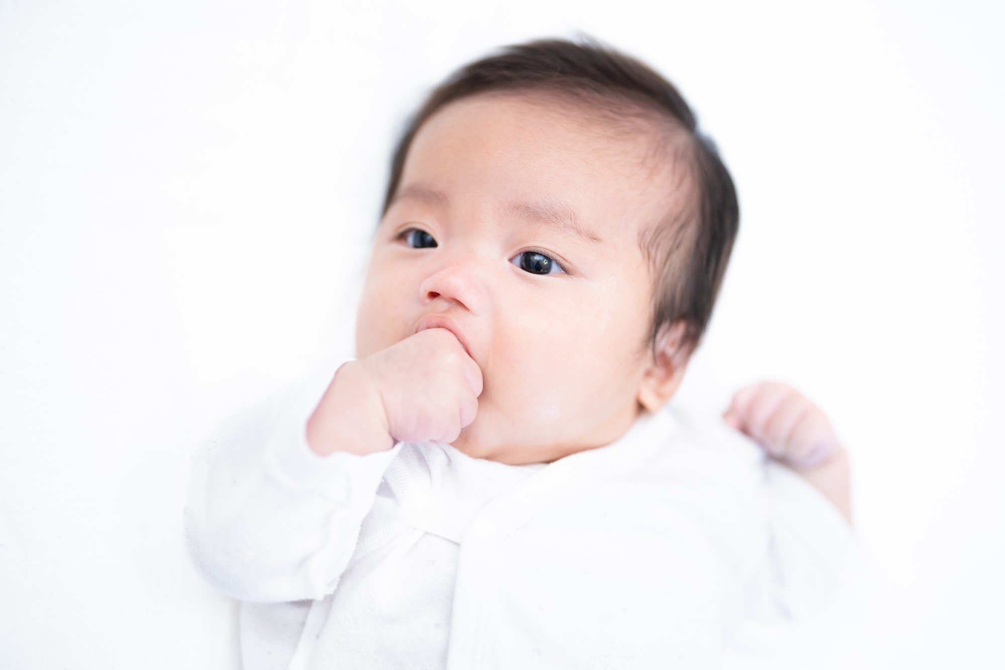 Doctors say it is perfectly normal for infants to suck on their fingers. Photo: Shutterstock. Doctors say it is perfectly normal for infants to suck on their fingers. Photo: Shutterstock.