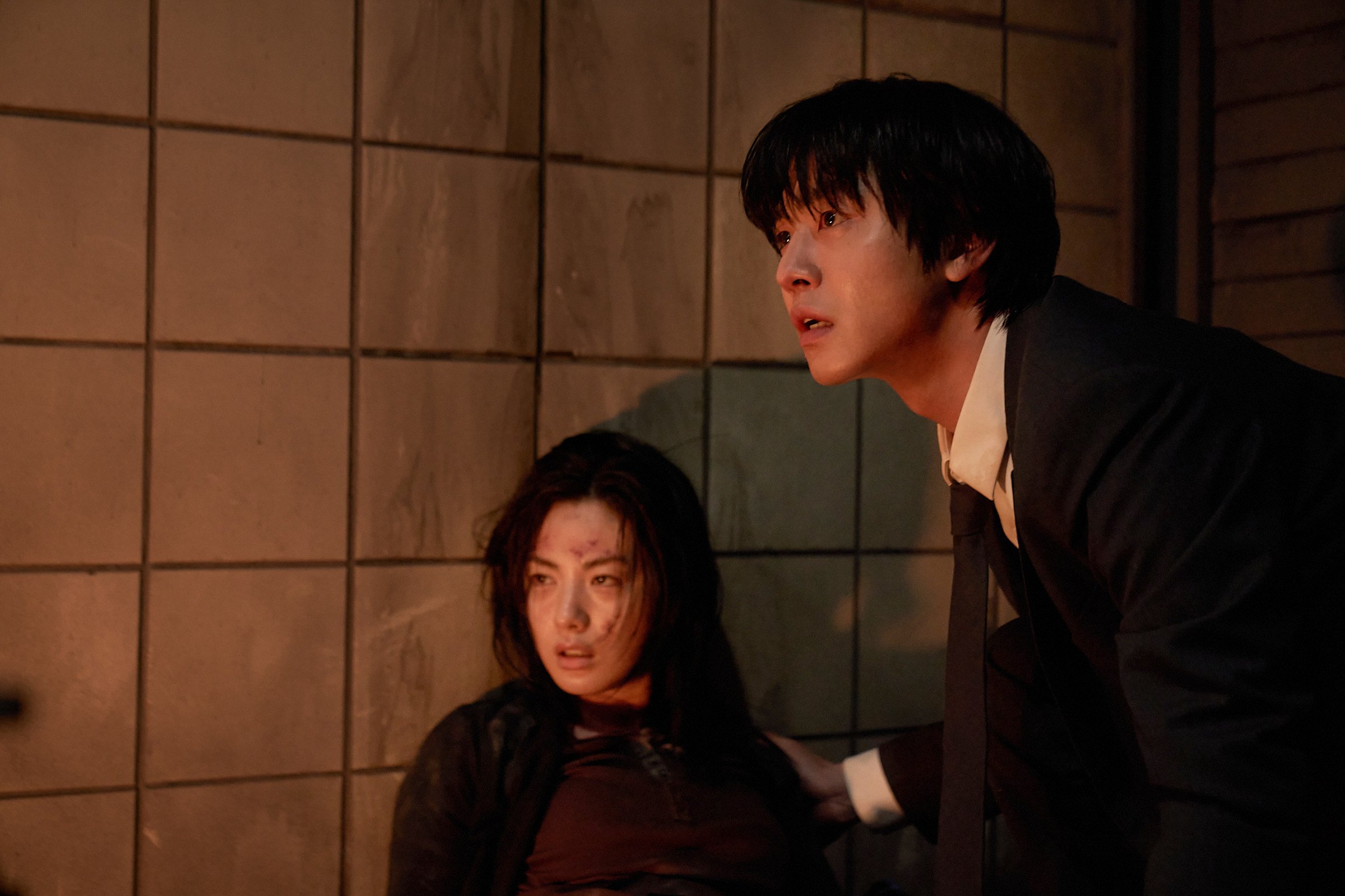 Nana (left) as feisty fighter Hui-won and Ahn Hyo-seop as recently fired office worker Dok-ja in a still from Omniscient Reader: The Prophecy.