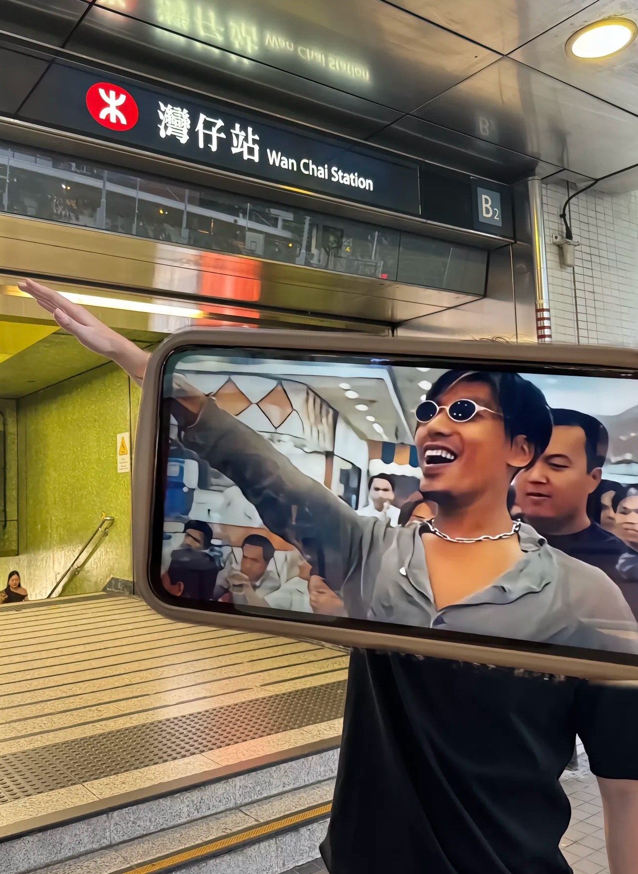 A user shares his tribute to the Young and Dangerous character Crow, in which he is seen performing his iconic greeting in front of Hong Kong’s Wan Chai MTR station, on Douyin in a post in late June. Photo: Douyin/chs602468854