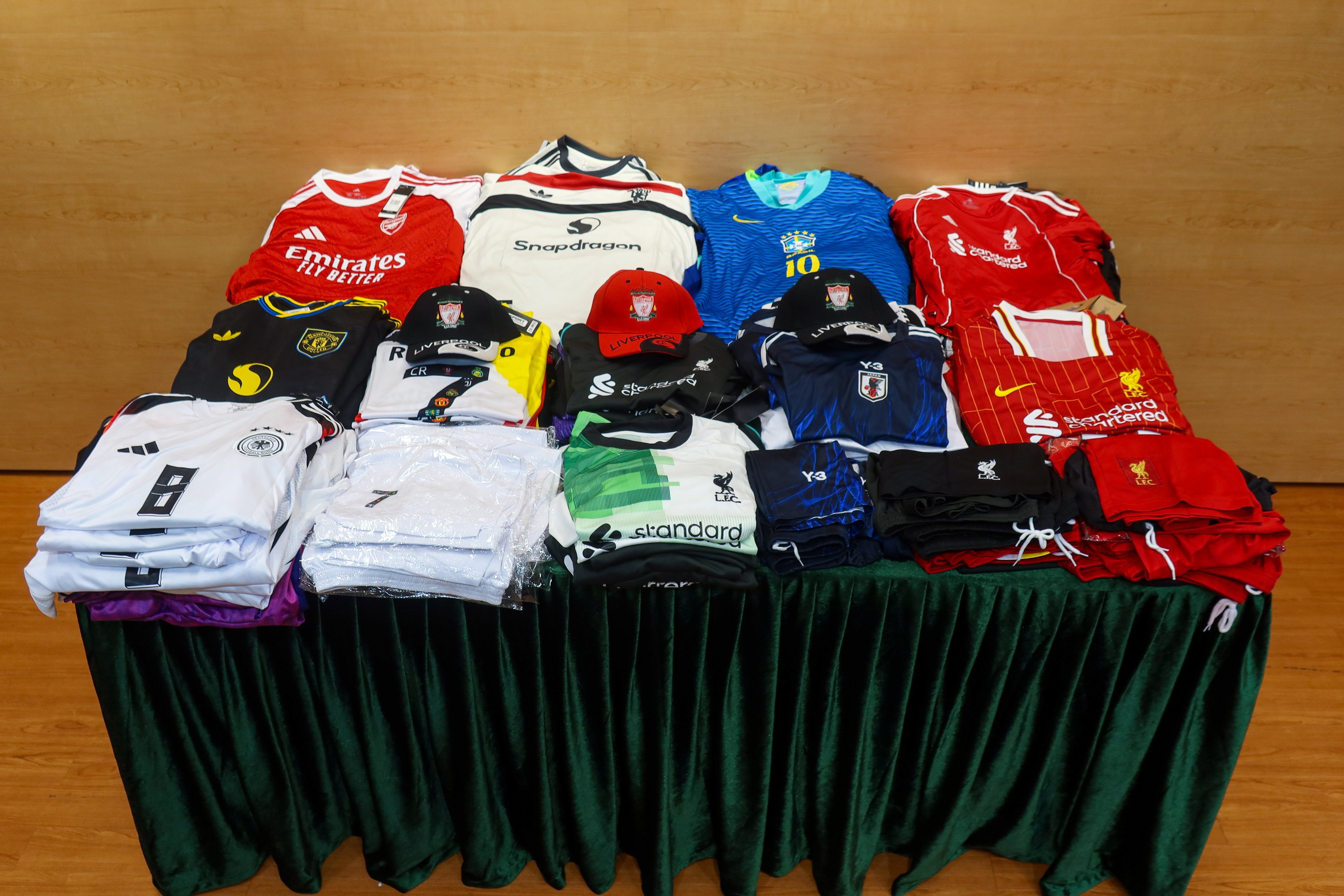Hong Kong customs has seized about 1,000 suspected counterfeit products with an estimated value of about HK$70,000. Photo: ISD Handout