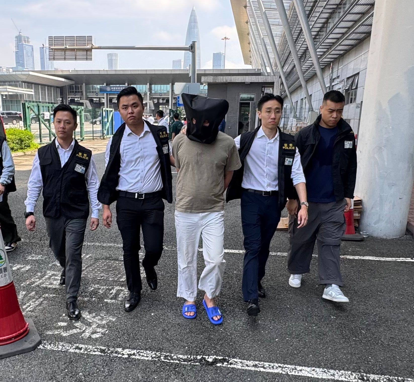 The suspect was handed over to Hong Kong police at the Shenzhen Bay checkpoint. Photo: Handout