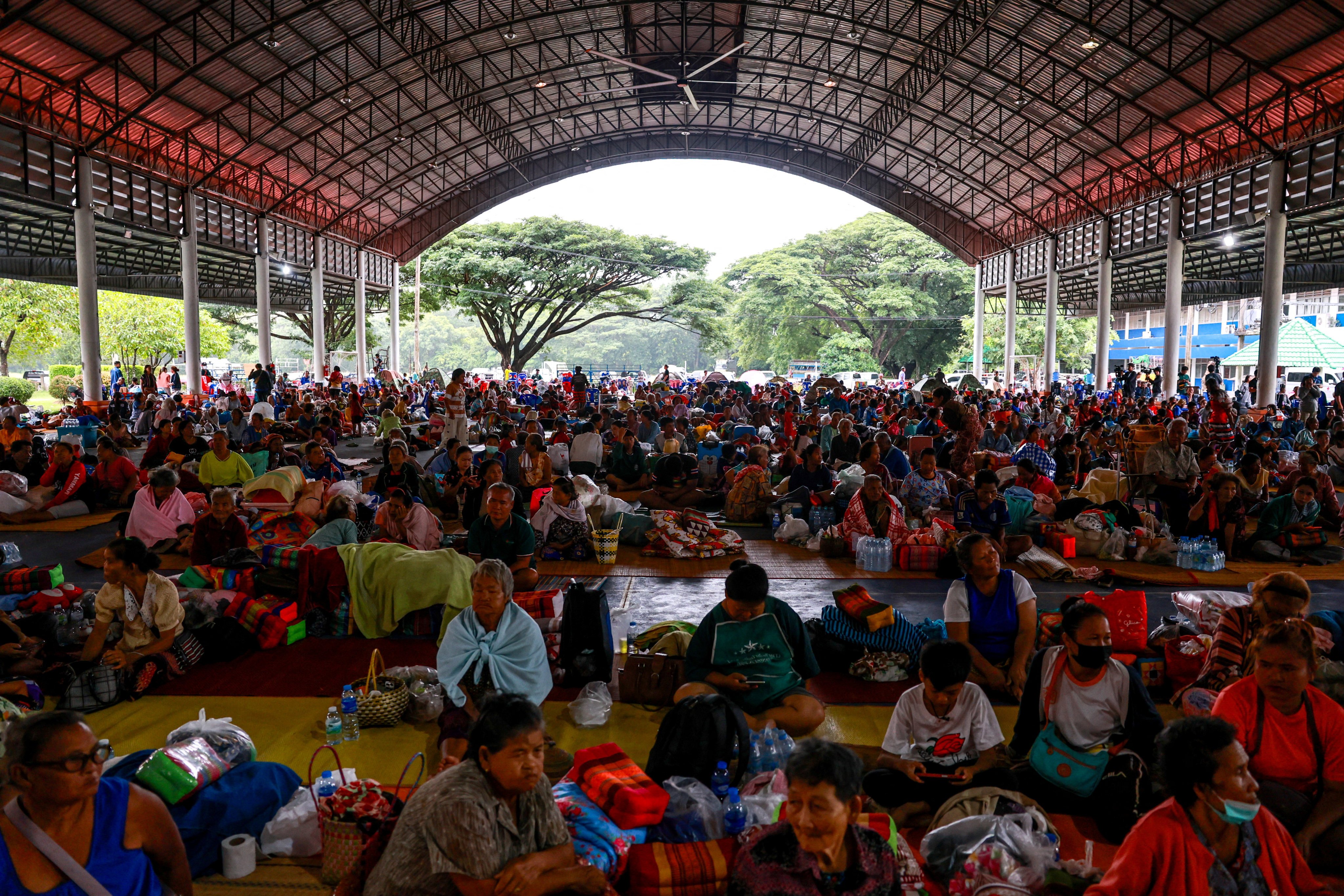 People seek refuge at a temporary shelter in Srisaket province, Thailand, after Thailand and Cambodia exchanged heavy artillery fire on July 26. Photo: Reuters