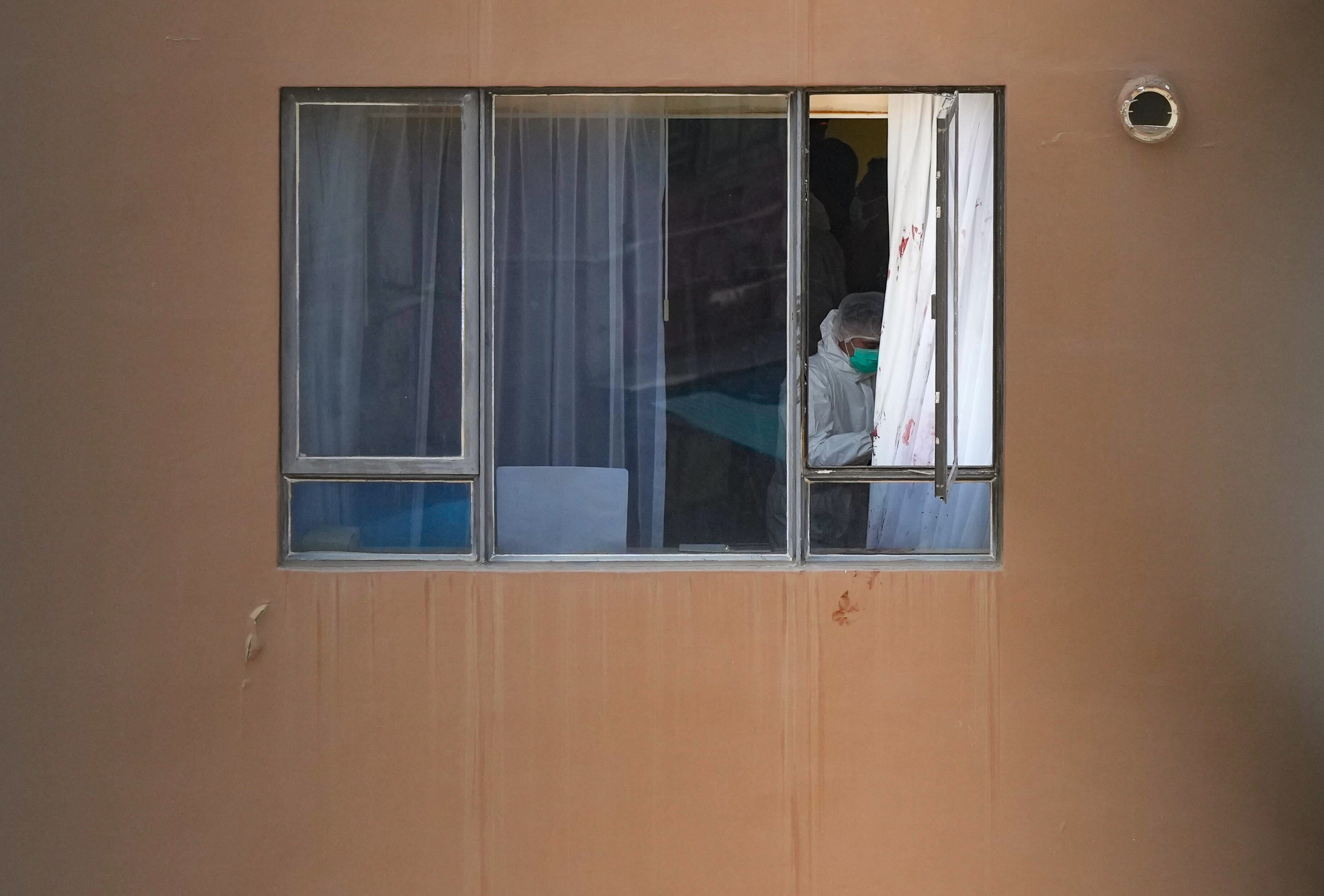 The bodies of a woman and two children were found inside the Panda Hotel in Tsuen Wan on Sunday. Photo: May Tse