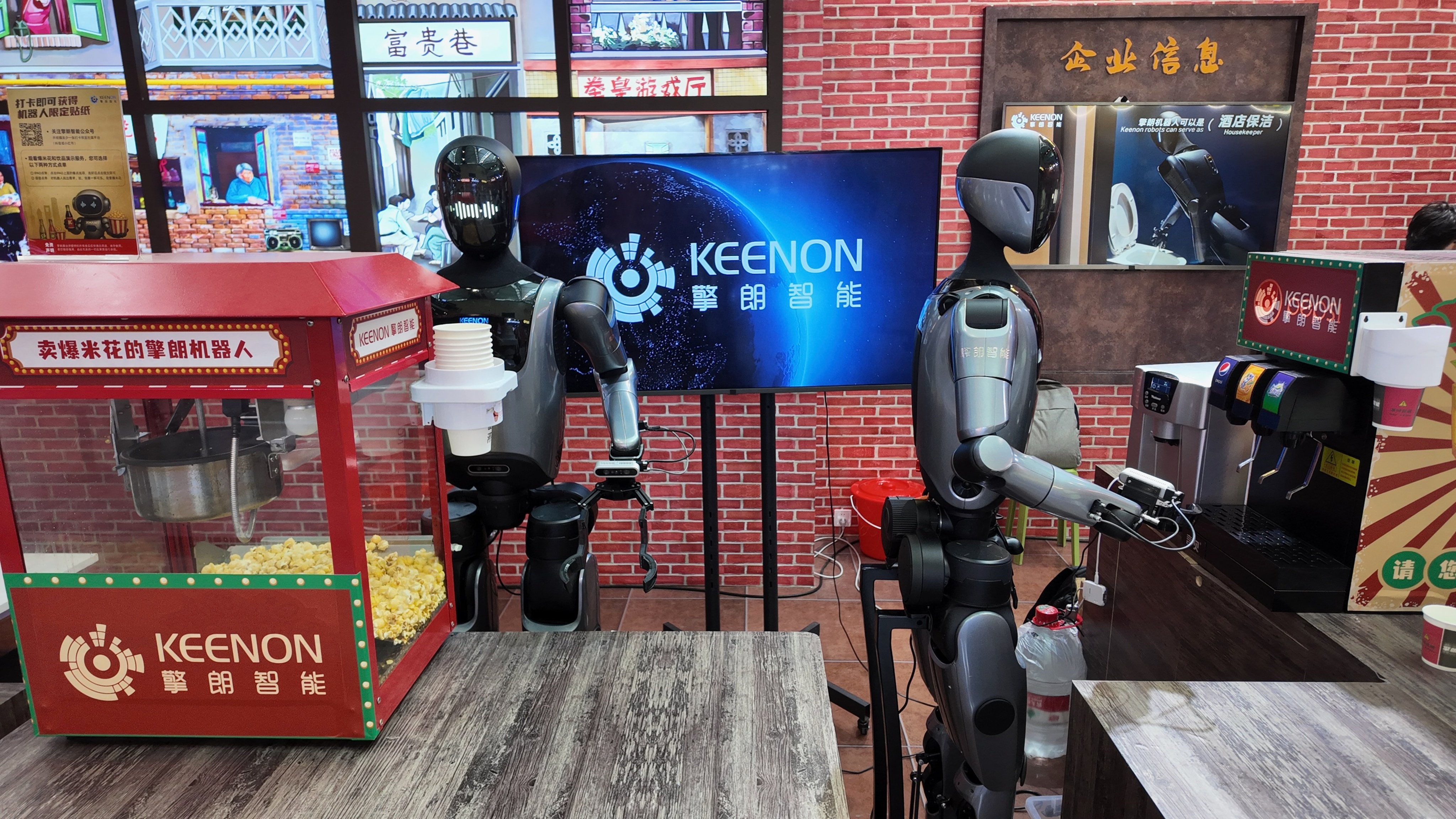 Keenon Robotics’ humanoid robots serve beverages and offer popcorn to visitors at WAIC in Shanghai. Photo by Wency Chen