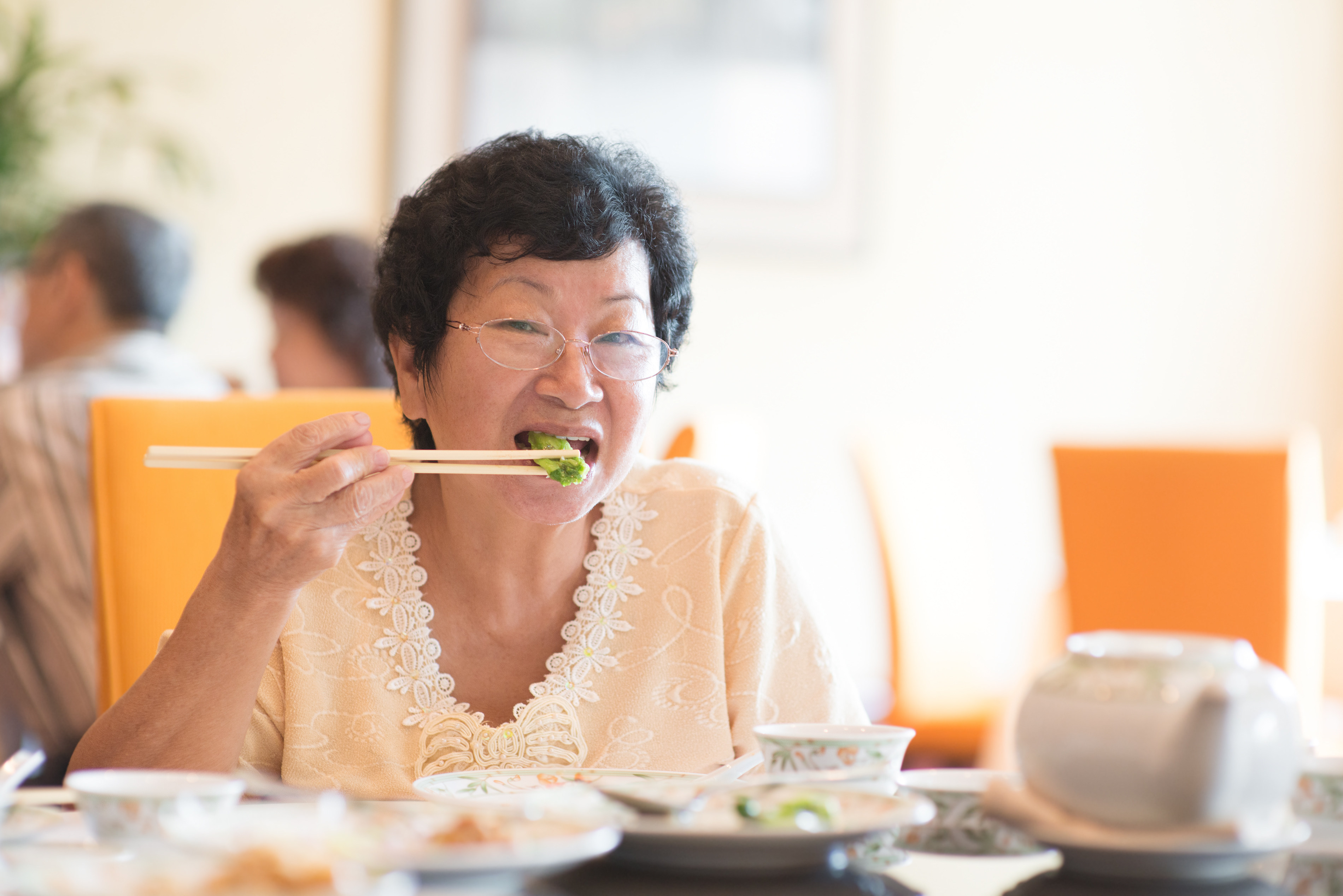 Although Chinese eating customs have evolved over time and through cultural shifts, some aspects have remained the same, such as the oldest or most senior person starting a meal and where you put your chopsticks. Photo: Shutterstock