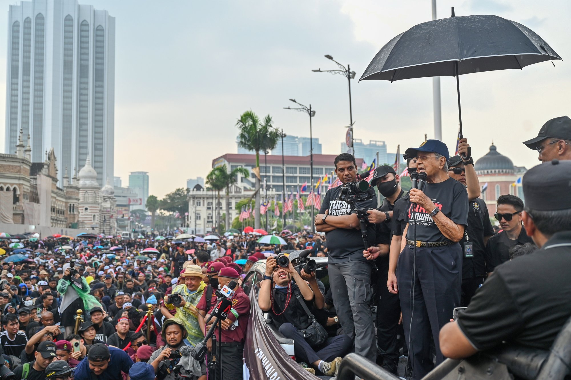 Malaysia’s former prime minister Mahathir Mohamad speaks at Saturday’s protest. Photo: EPA Malaysia’s former prime minister Mahathir Mohamad speaks at Saturday’s protest. Photo: EPA