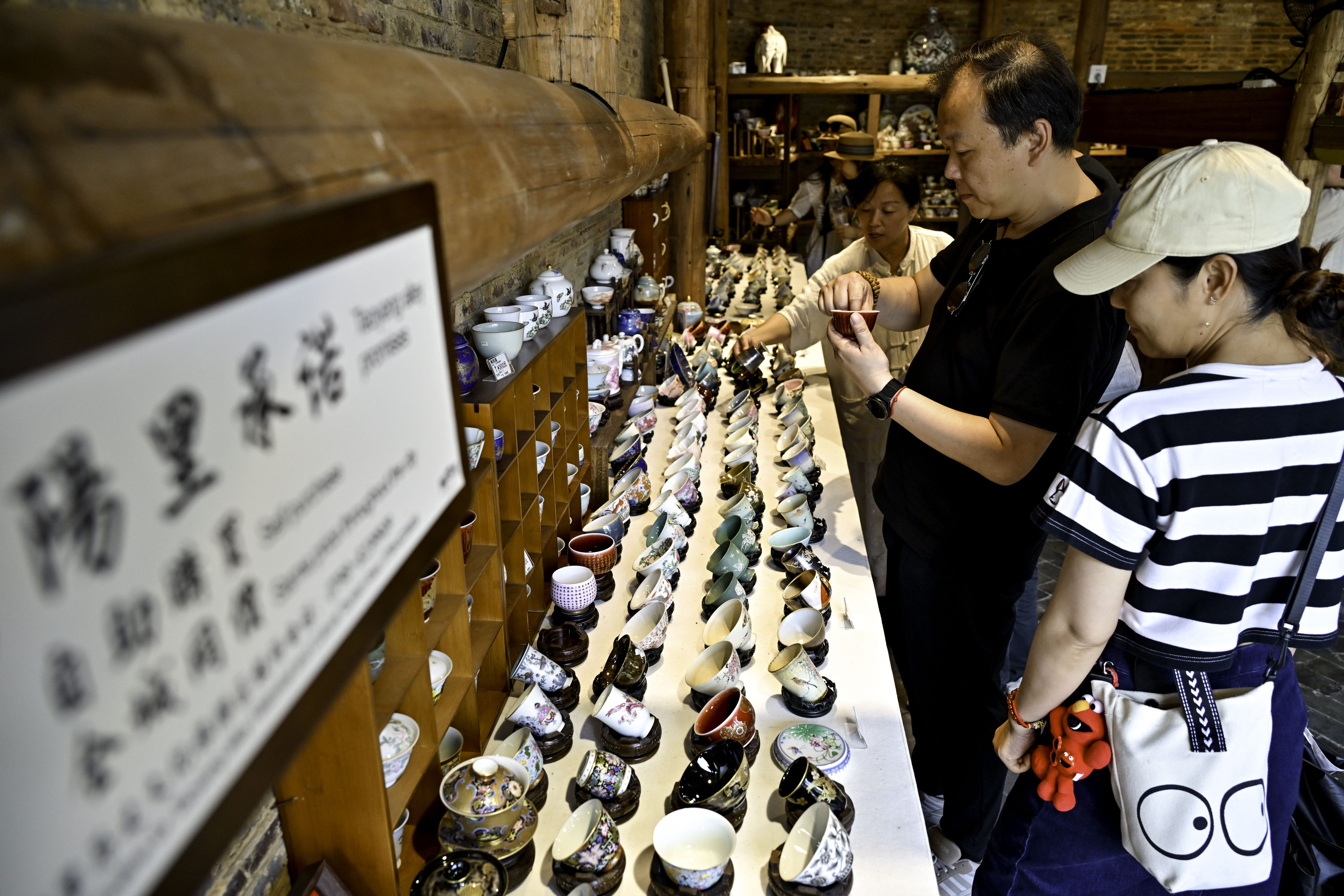 Jingdezhen, China’s porcelain hub, attracts young artists, thriving through livestreaming and rich ceramic heritage. Photo: Xinhua