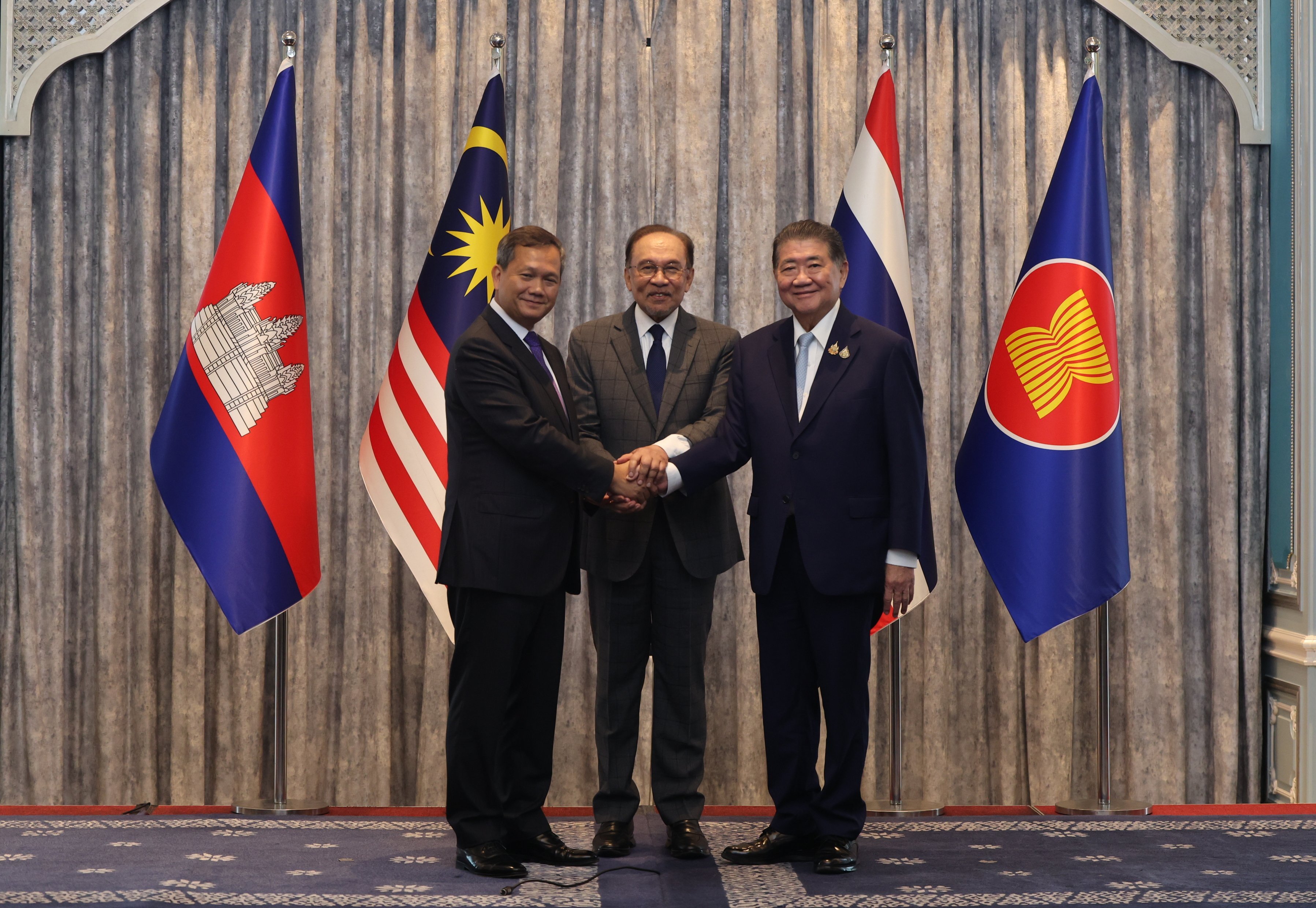 Malaysian Prime Minister Anwar Ibrahim (centre), Cambodian Prime Minister Hun Manet (left) and Thailand’s acting Prime Minister Phumtham Wechayachai (right) shake hands in Putrajaya, Malaysia. Photo: Xinhua