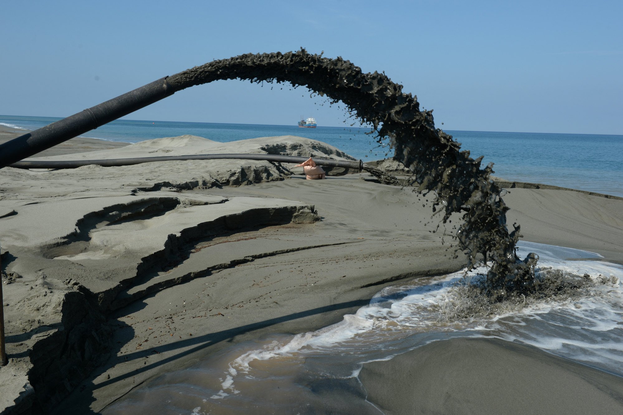 A separator machine spits out waste at a “black sand” mining site in Ilocos Sur province, northern Philippines. Photo: AFP A separator machine spits out waste at a “black sand” mining site in Ilocos Sur province, northern Philippines. Photo: AFP