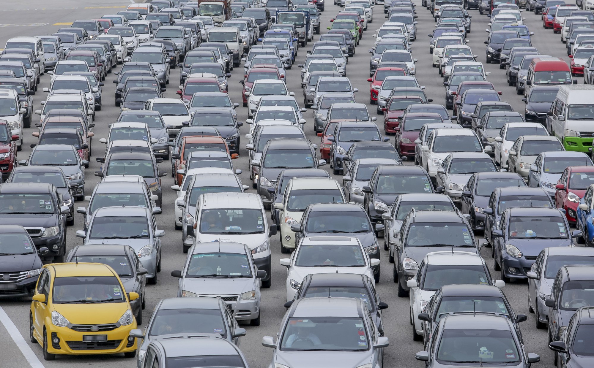 Cars on a highway in Kuala Lumpur. Hackers can intercept data from mobile devices connected to a compromised vehicle’s infotainment systems, according to a data security report. Photo: Shutterstock Cars on a highway in Kuala Lumpur. Hackers can intercept data from mobile devices connected to a compromised vehicle’s infotainment systems, according to a data security report. Photo: Shutterstock