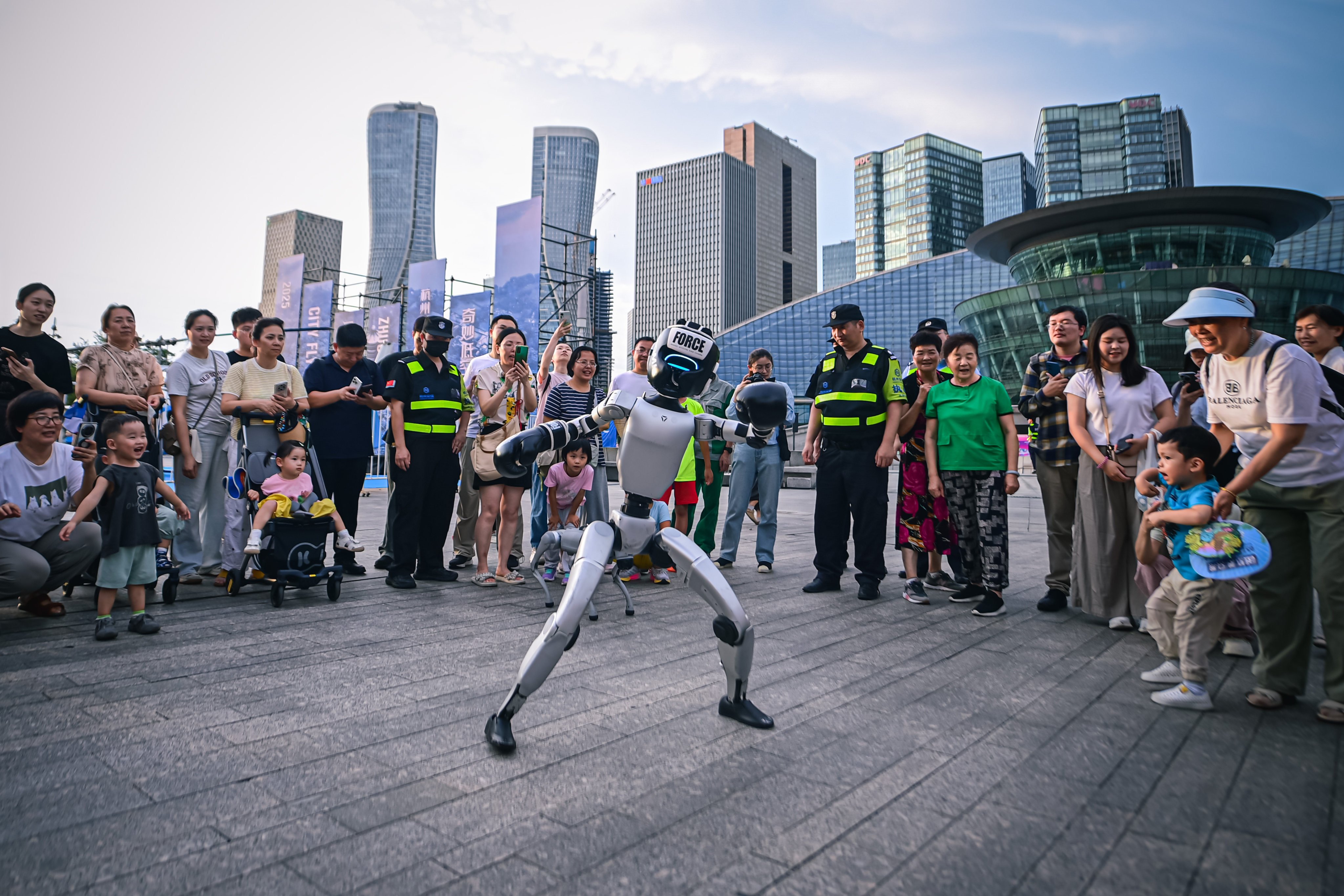 Citizens watch a robot performing in Hangzhou on June 27. The city is not the biggest in China, and yet a new report says it is one of the most dynamic. Photo: Xinhua