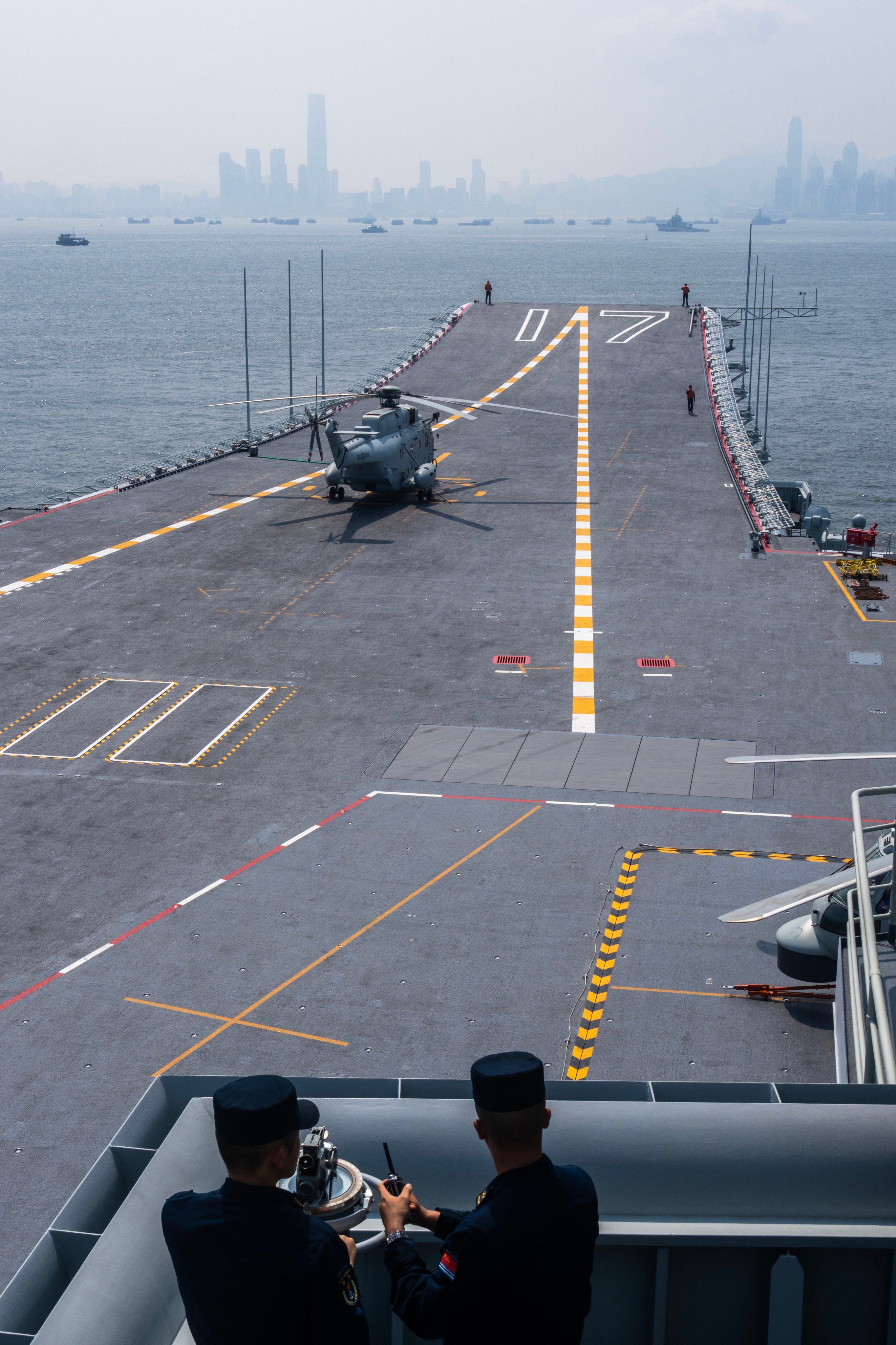 The aircraft carrier Shandong departs from Victoria Harbor in Hong Kong, July 7. Photo: Xinhua