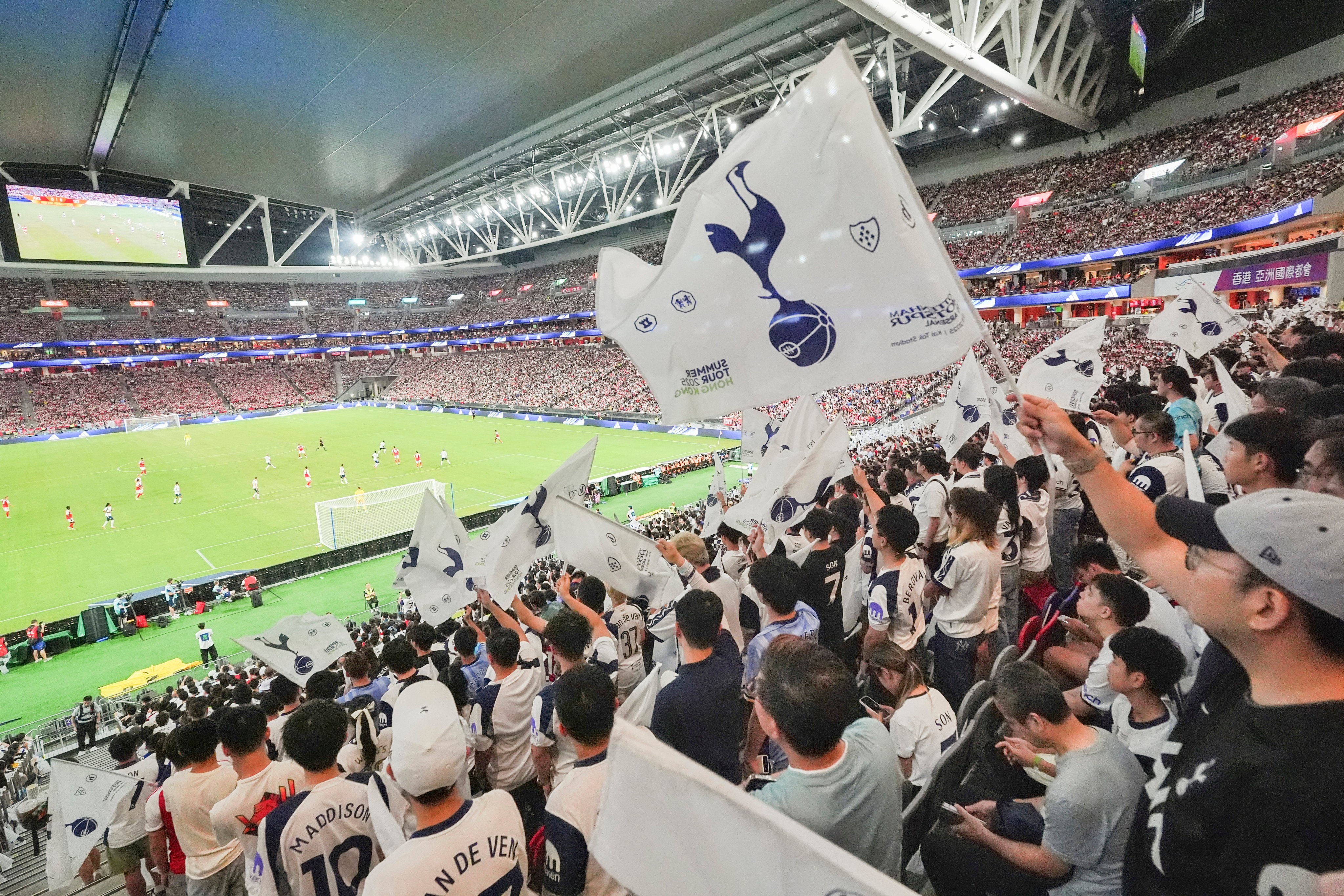Tottenham fans watch their side’s game against Arsenal at Kai Tak Stadium.  Photo: Elson Li