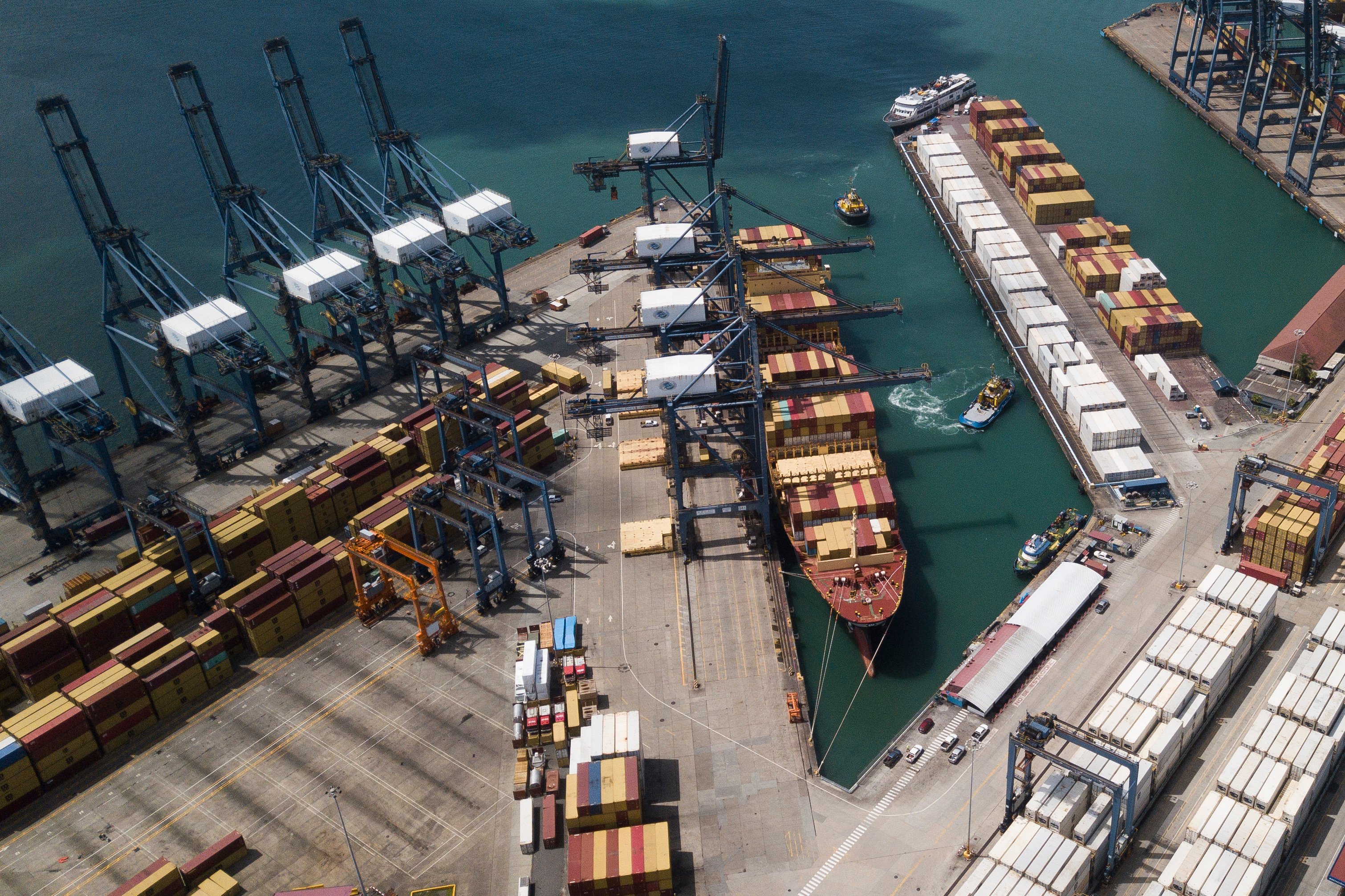 CK Hutchison operates two ports at the Panama Canal and is seeking to offload them as part of a US$23 billion sale. Photo: AP