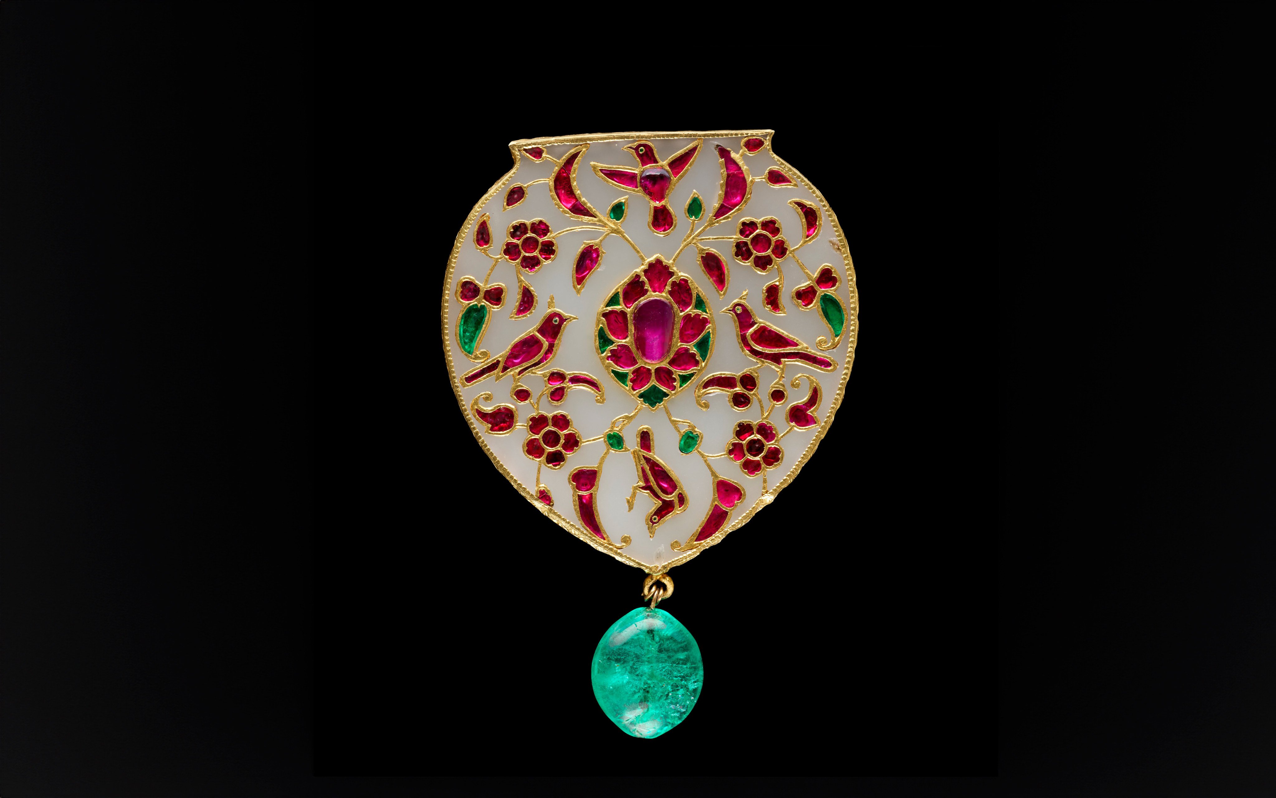Jewelled jade pendant, court workshops, Mughal dynasty (c. 1610-20). Photo: Victoria and Albert Museum