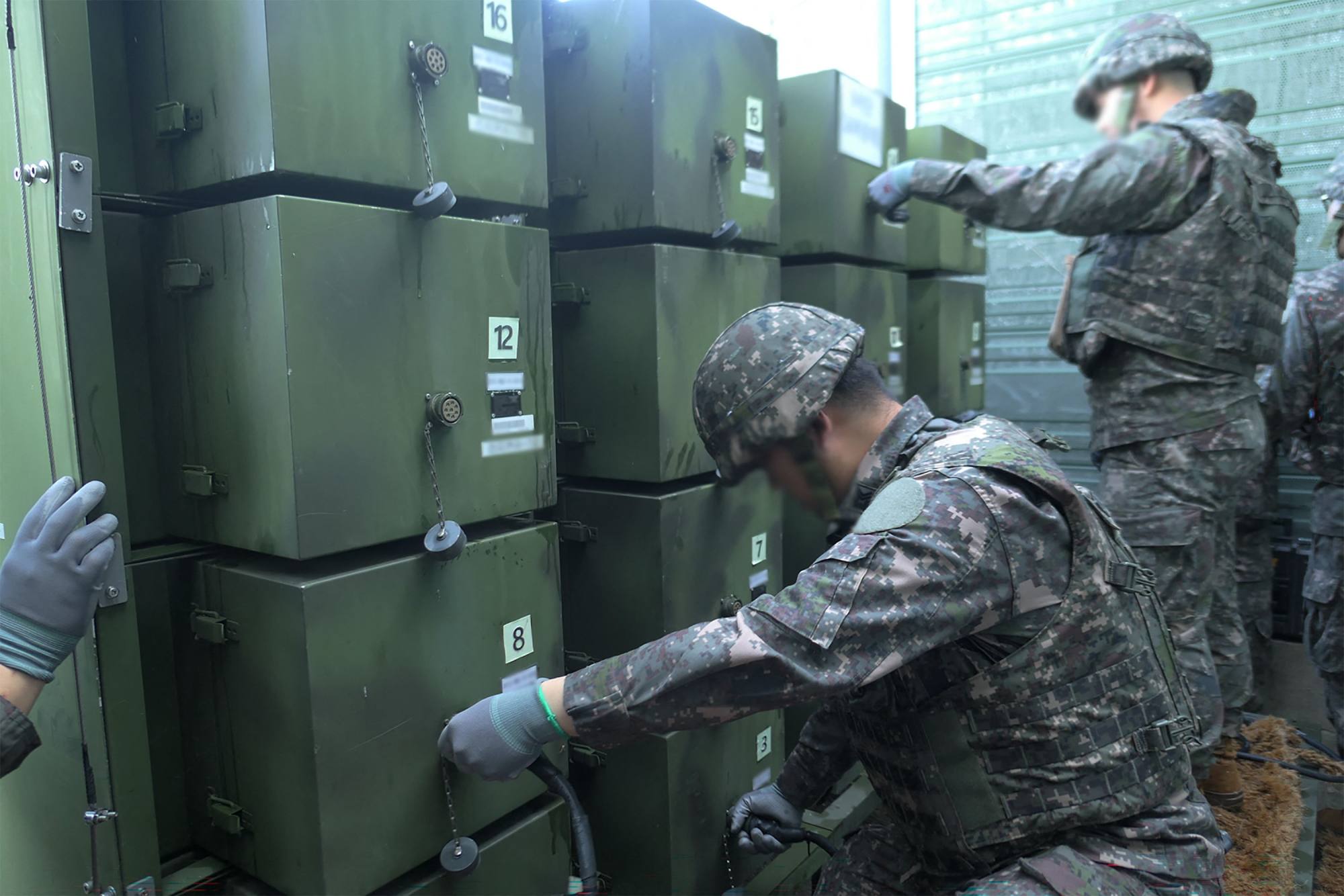 South Korean soldiers on Monday remove loudspeakers that were set up for propaganda broadcasts near the Demilitarized Zone. Photo: South Korean Defence Ministry/AFP