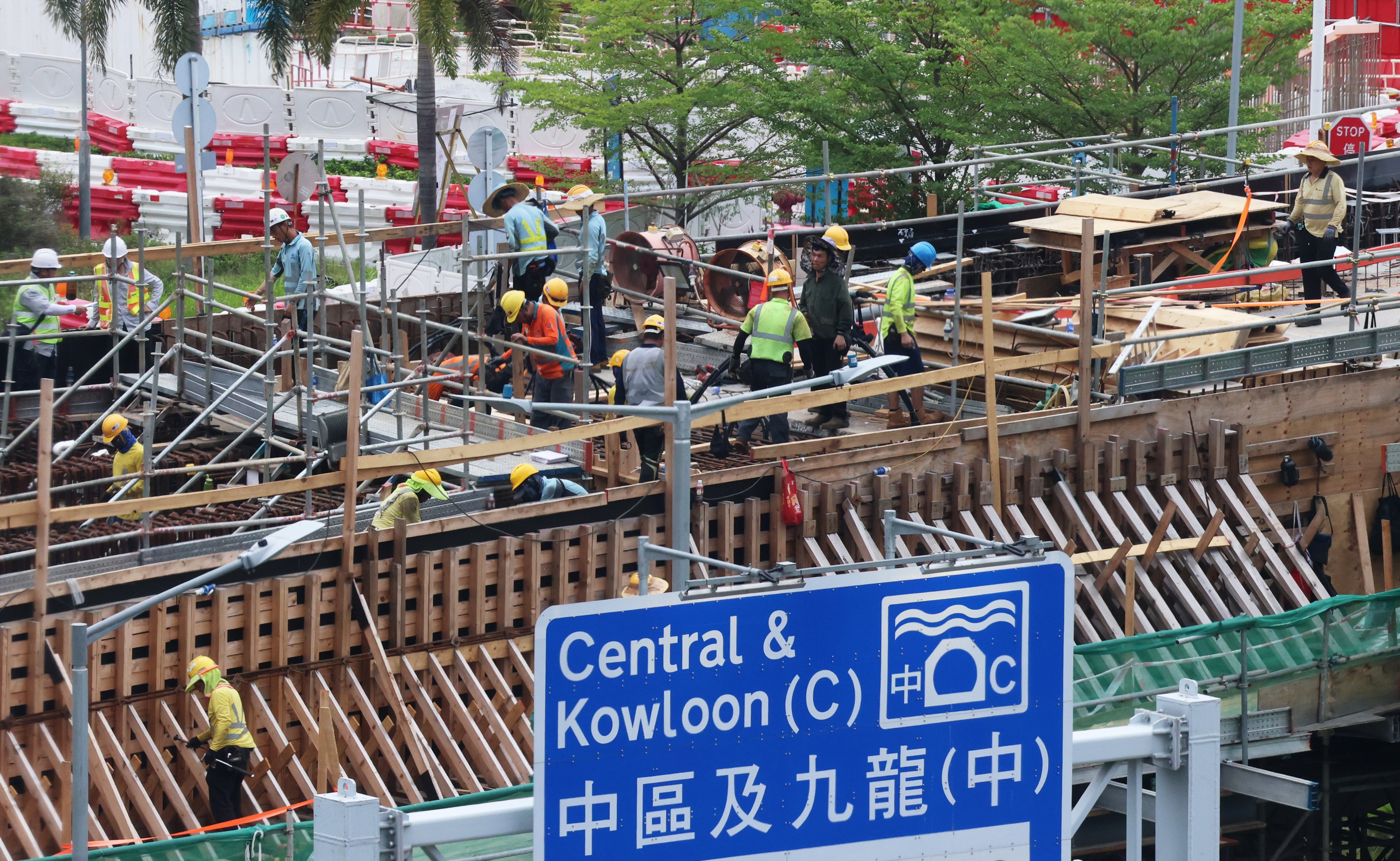 Workers are seen at a construction site in Wan Chai during hot weather on May 22. Photo: Jelly Tse