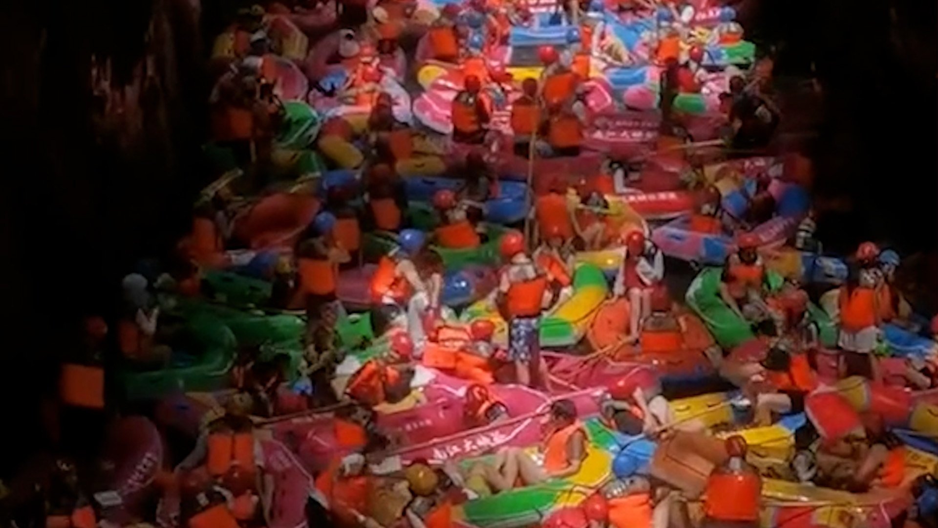 Chinese tourists stranded while rafting in valley