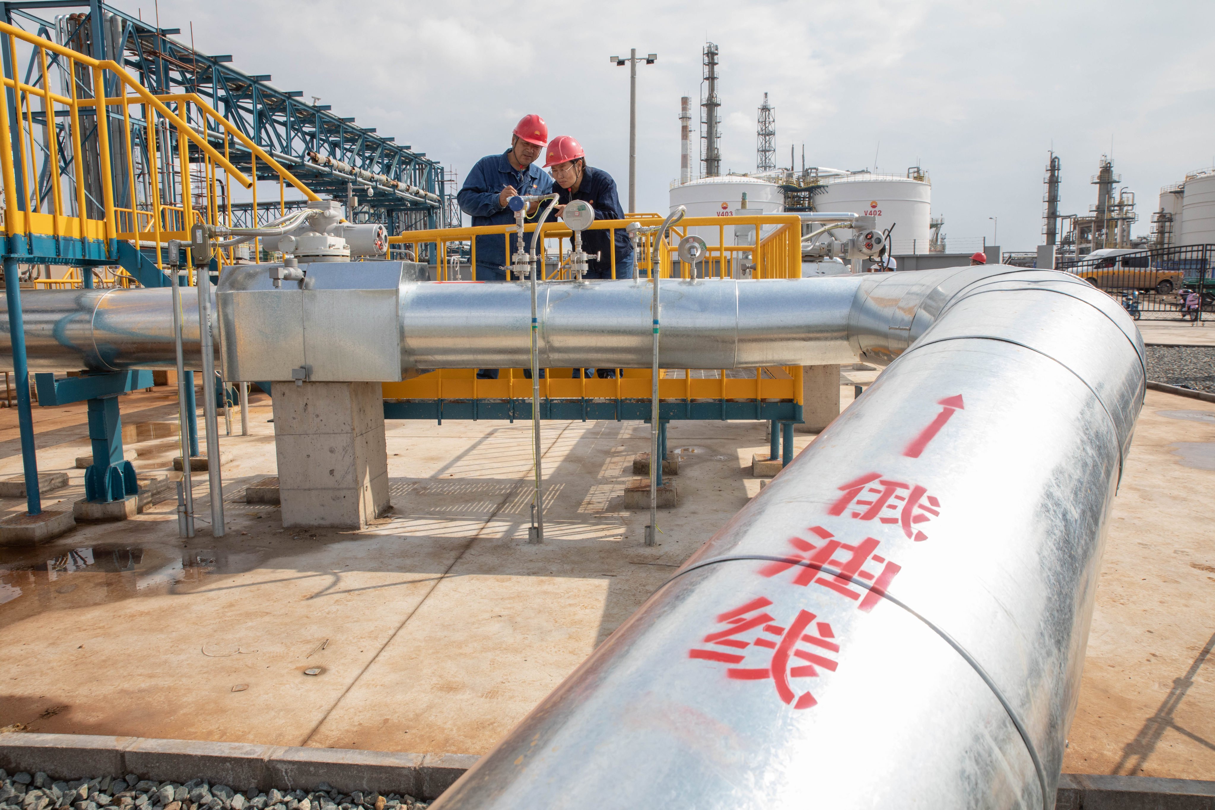 Employees in the Chinese province of Heilongjiang inspect equipment at a refinery that processes Russian crude oil. Photo: Getty Images