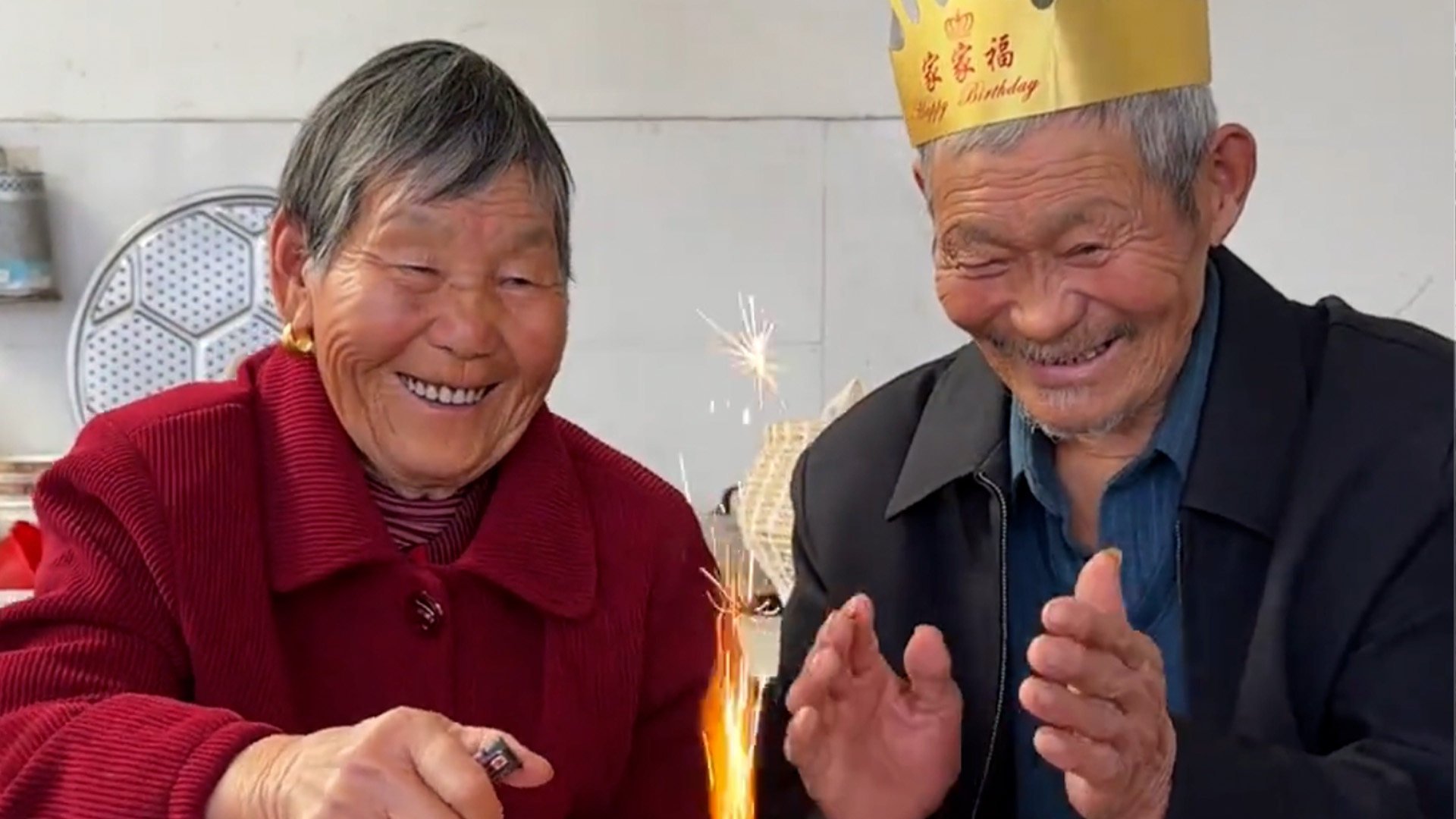 An 80-year-old Chinese grandfather and influencer, who was famous for sharing heartwarming moments with his wife online, has died. Photo: Douyin