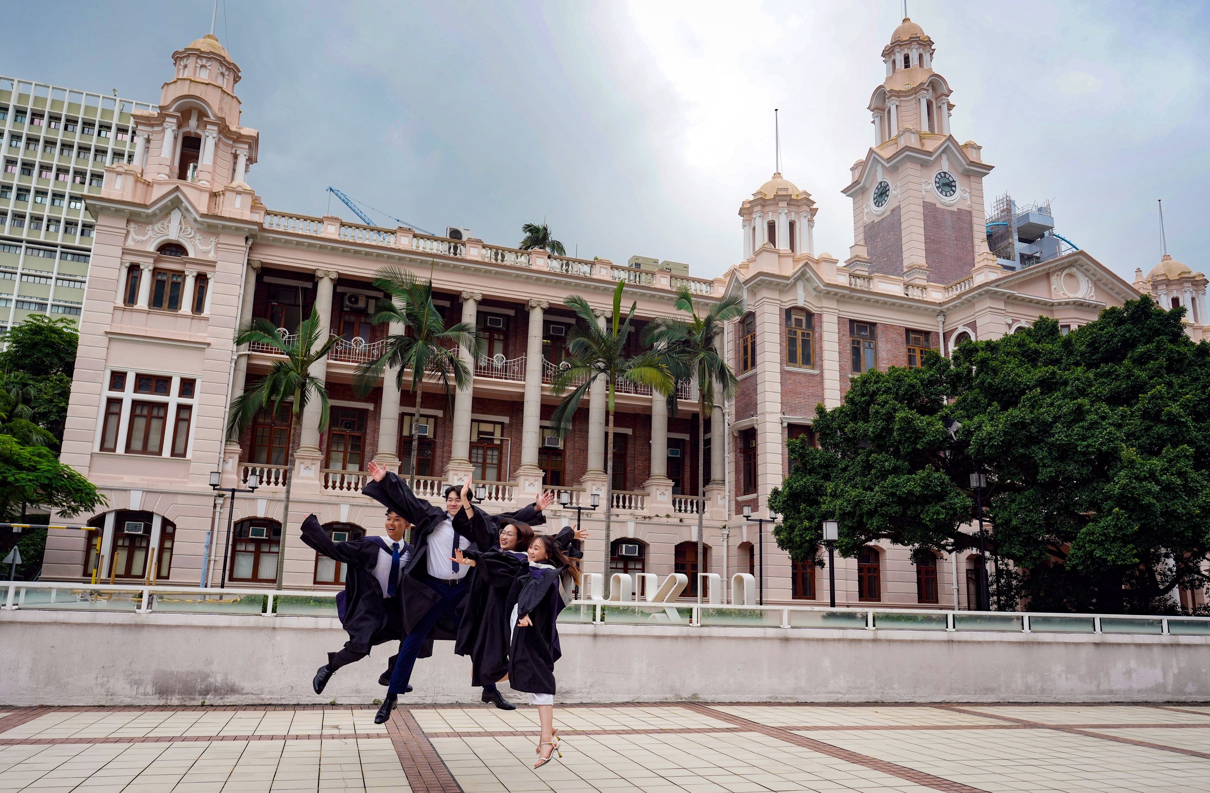 Graduates of the University of Hong Kong  were the biggest earners last year. Photo: Sam Tsang
