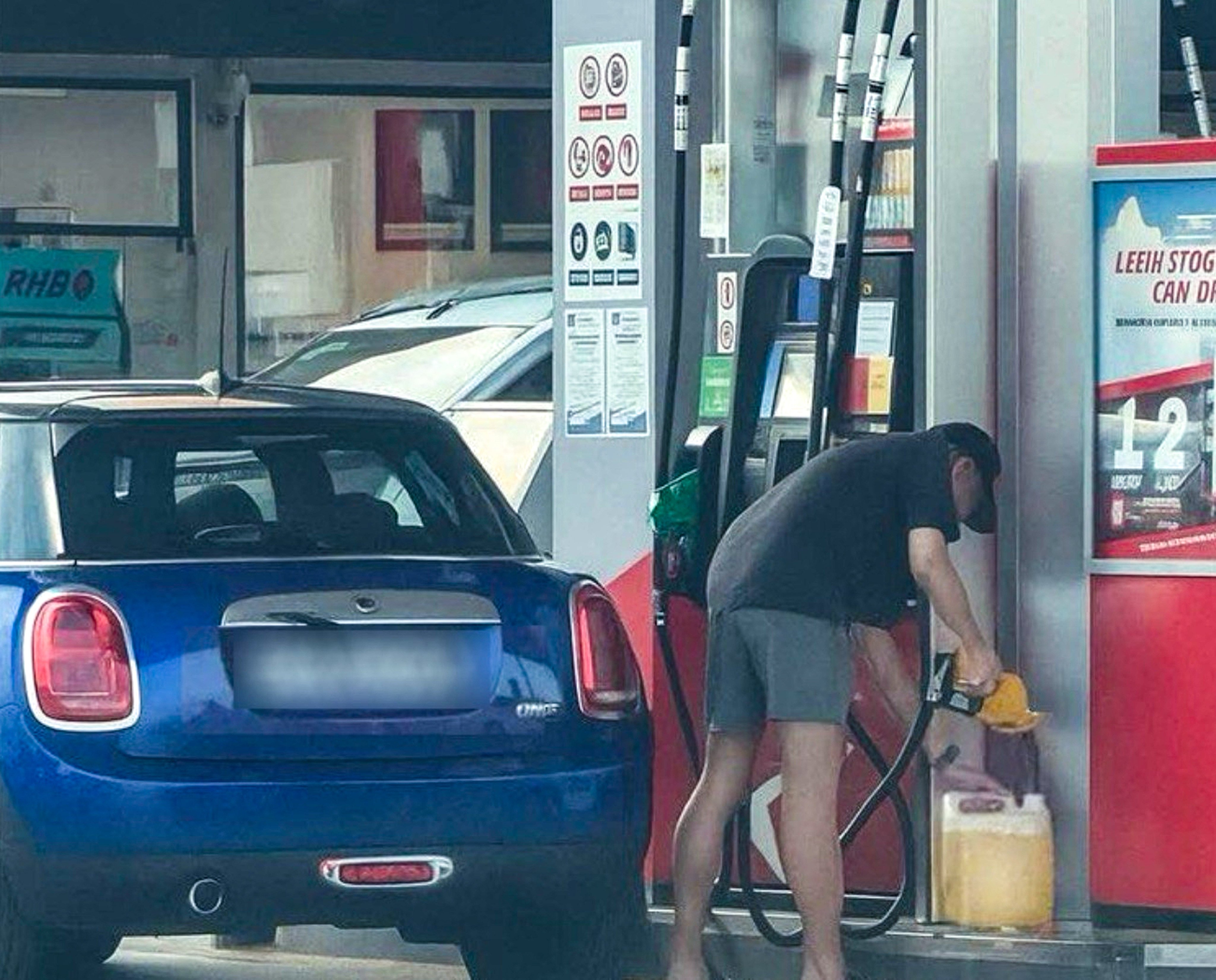 A still from social media footage showing the Singapore-registered car owner pumping RON95 subsidised petrol in Malaysia. Photo: Handout