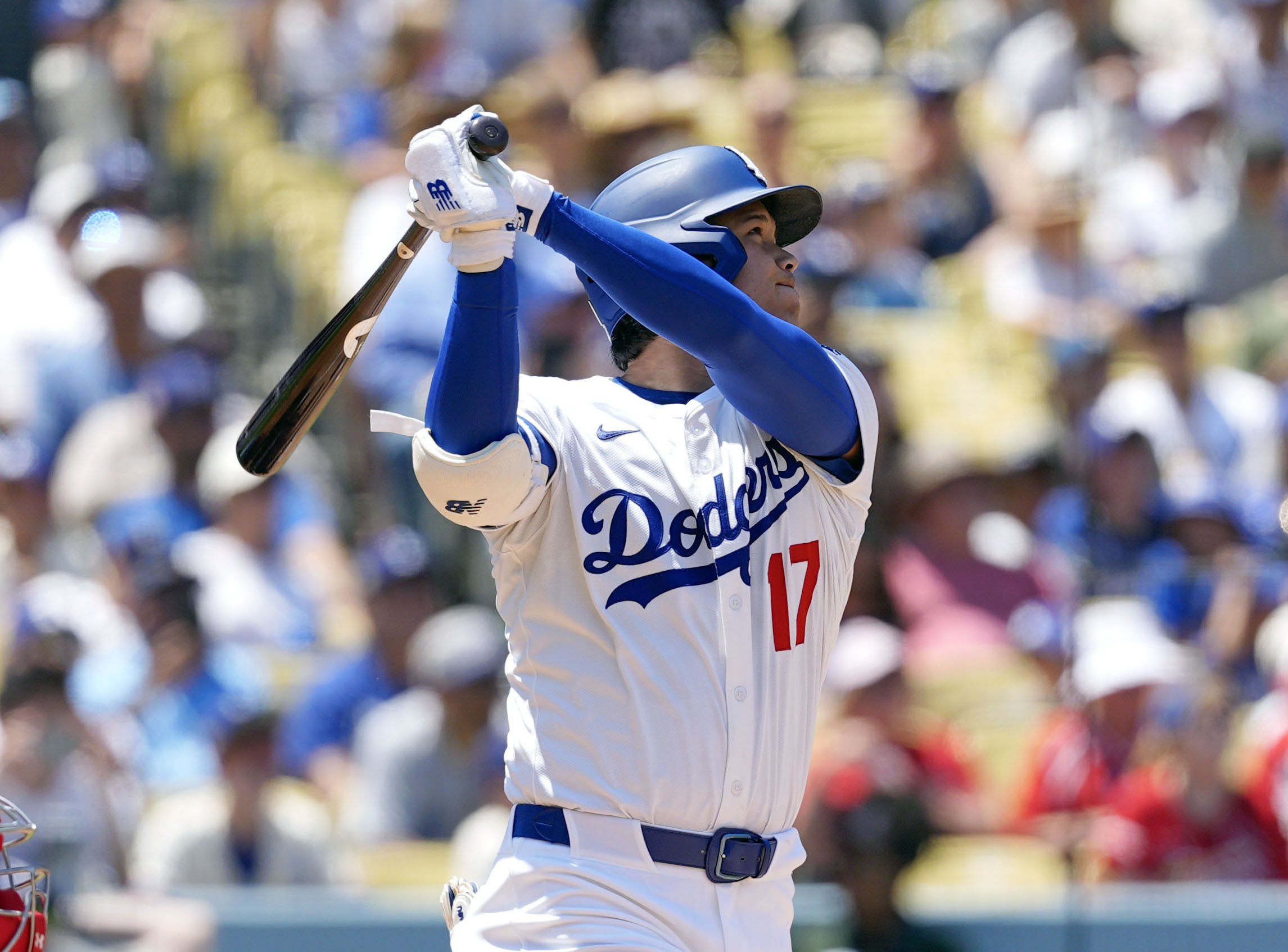 Shohei Ohtani of the Los Angeles Dodgers hits a two-run home run in the third inning against the St. Louis Cardinals. Photo: Kyodo