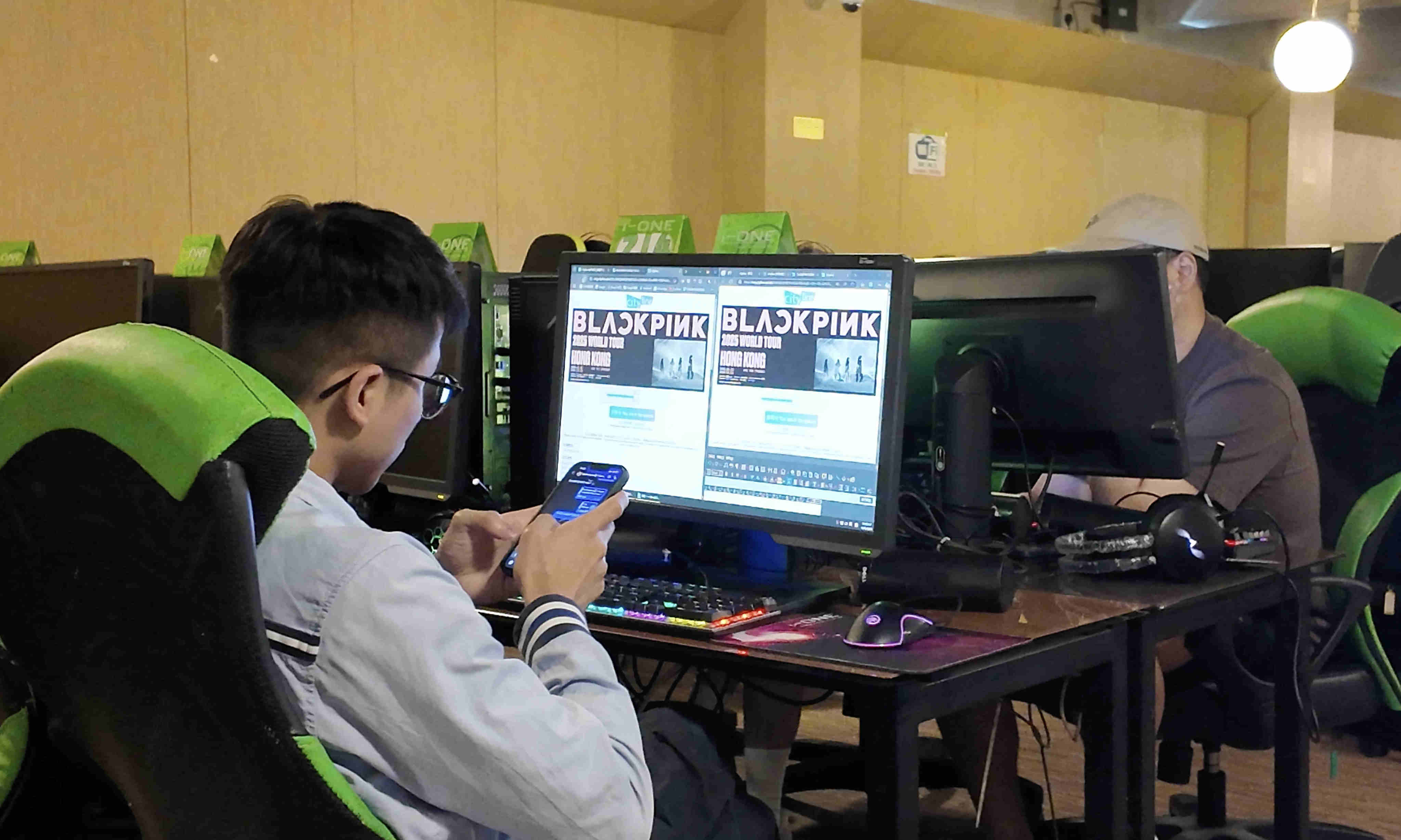 About two dozen people attempted to secure Blackpink tickets at an internet cafe in Causeway Bay. Photo: Ambrose Li