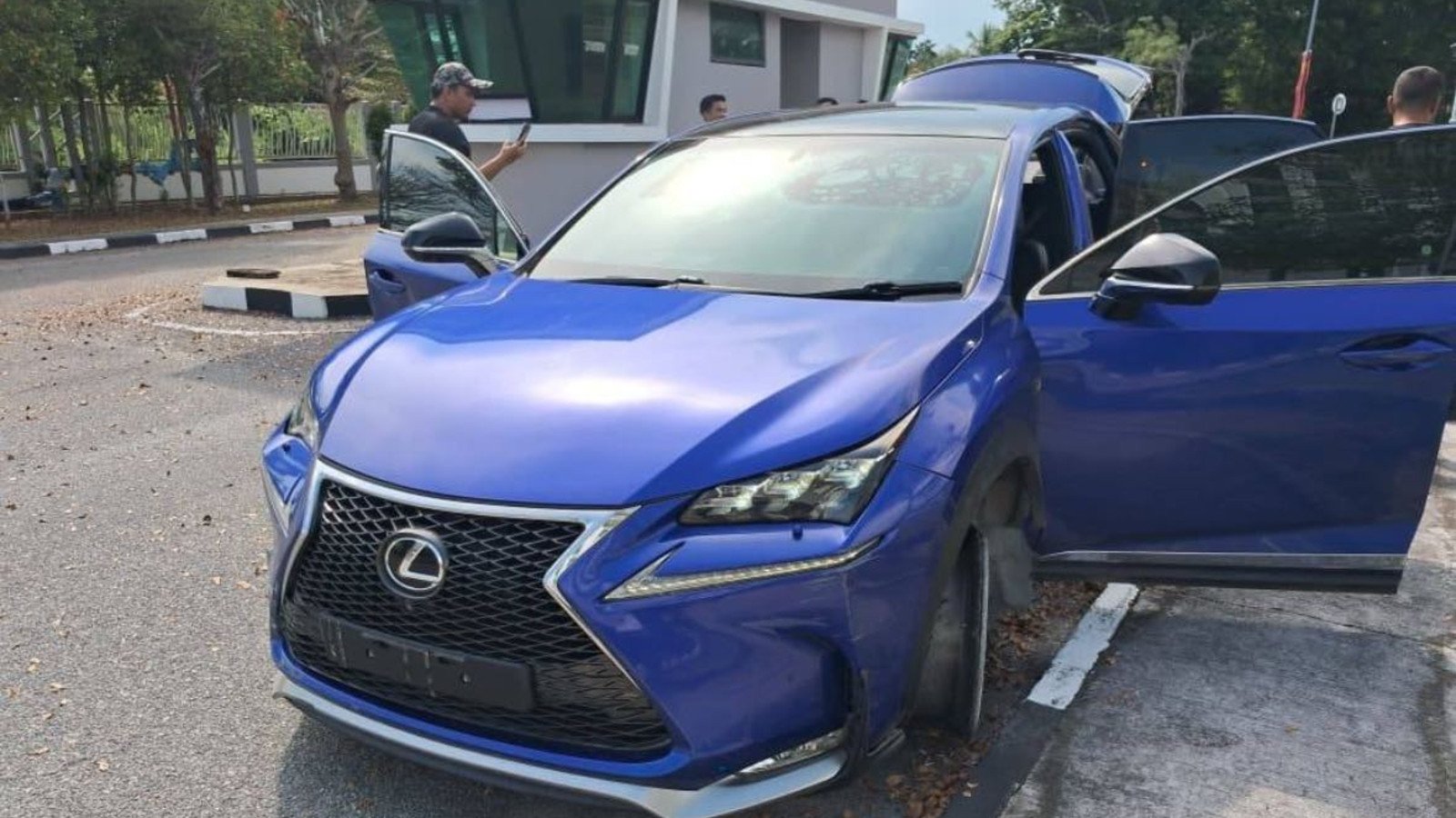 The Lexus SUV driven by the alleged robbers that fatally struck Corporal Mohd Hafizul Izham Mazlan on Thursday afternoon. Photo: Handout