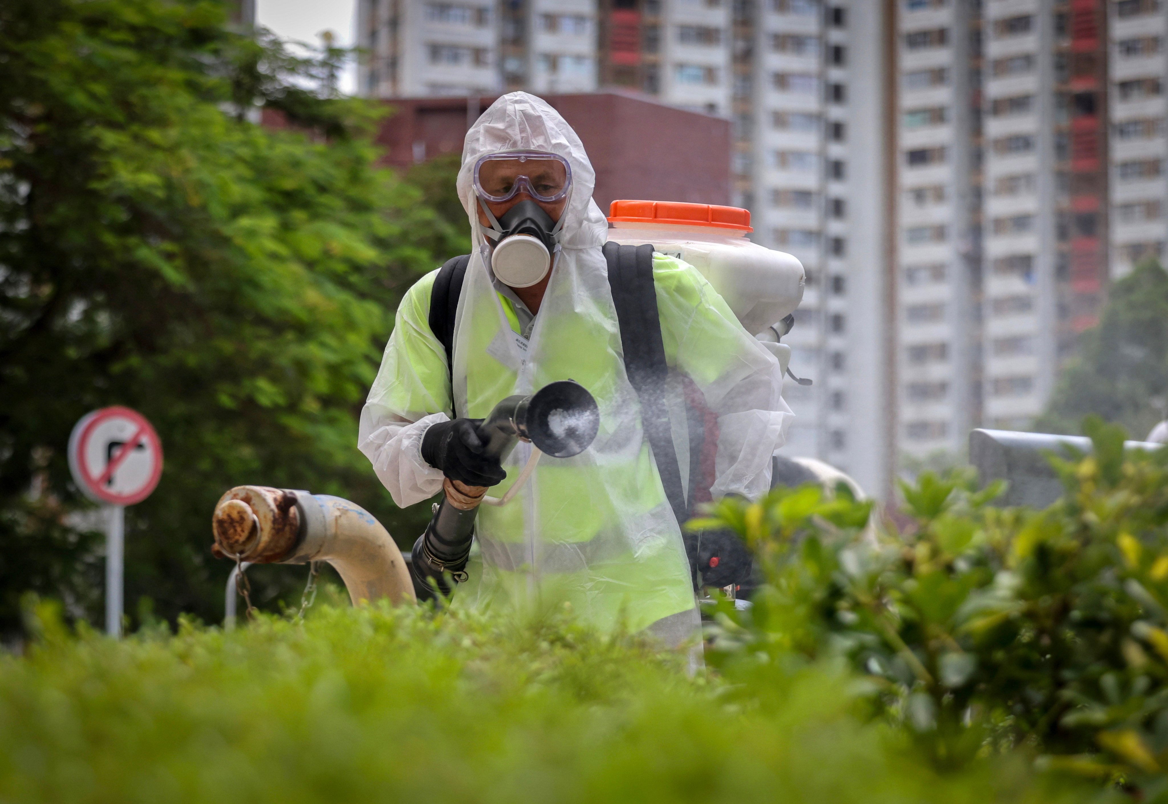A worker from the Food and Environmental Hygiene Department carries out Aedes mosquito control work at Lei Tung Estate. Photo: Karma Lo