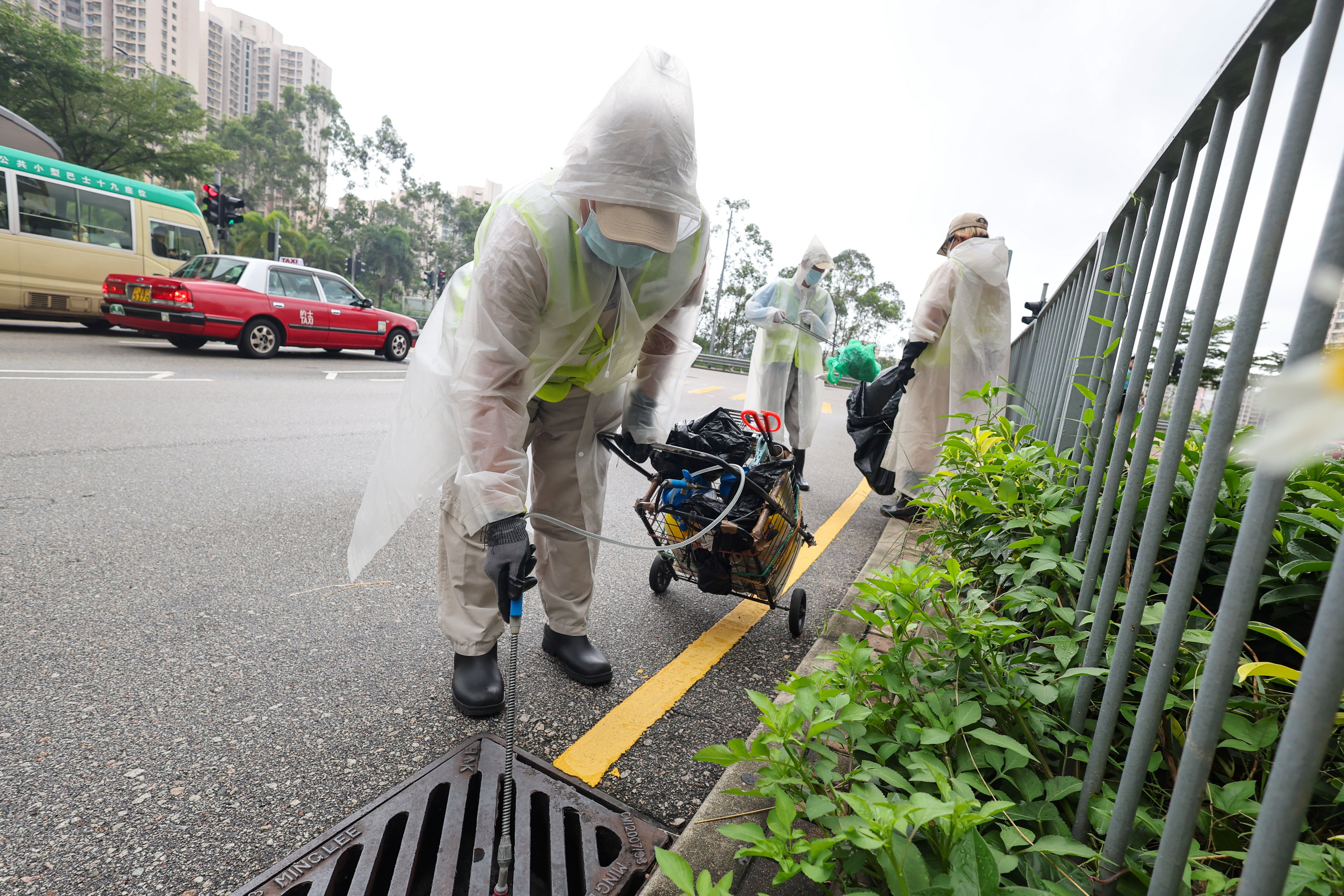 Workers from the Food and Environmental Hygiene Department carry out mosquito control efforts near On Tat Estate in Kwun Tong. Photo: Dickson Lee