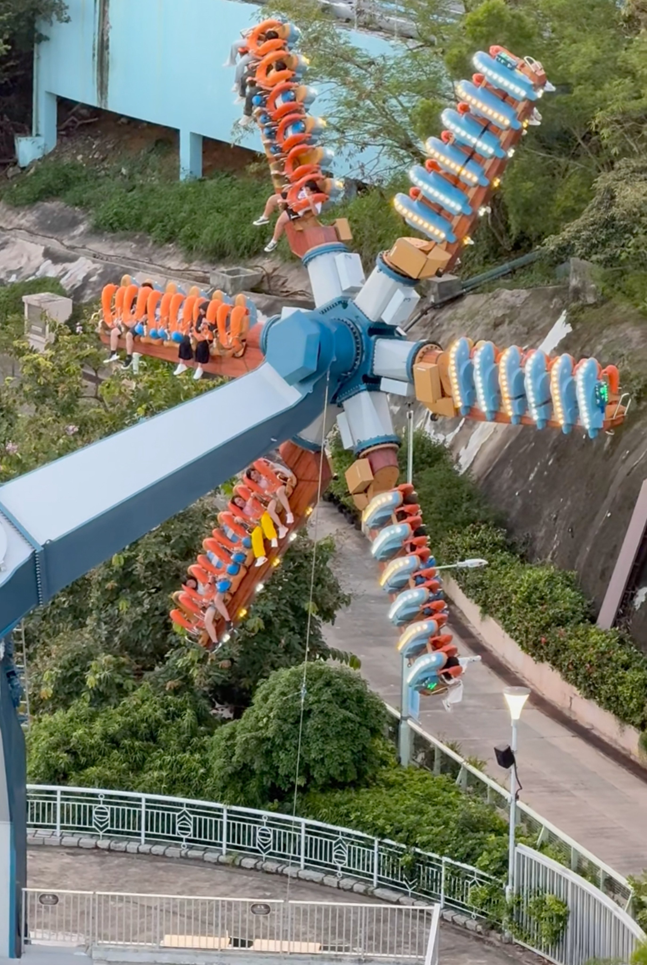 The “Wild Twister” ride at Ocean Park has broken down with stuck in mid-air. Photo: Handout