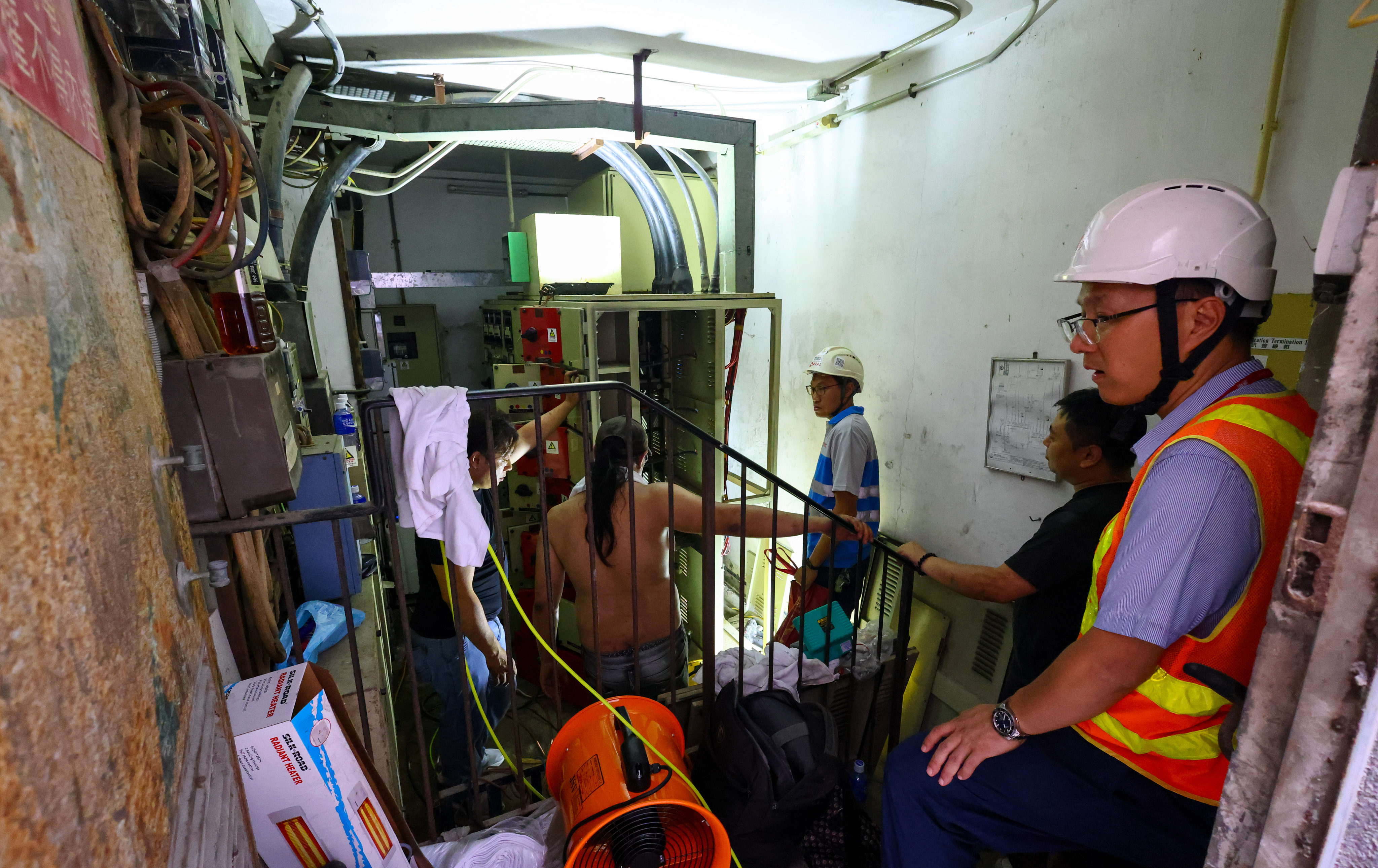 Workers conduct emergency repairs in the electricity room of Ming Yuen Centre in North Point. Photo: Dickson Lee