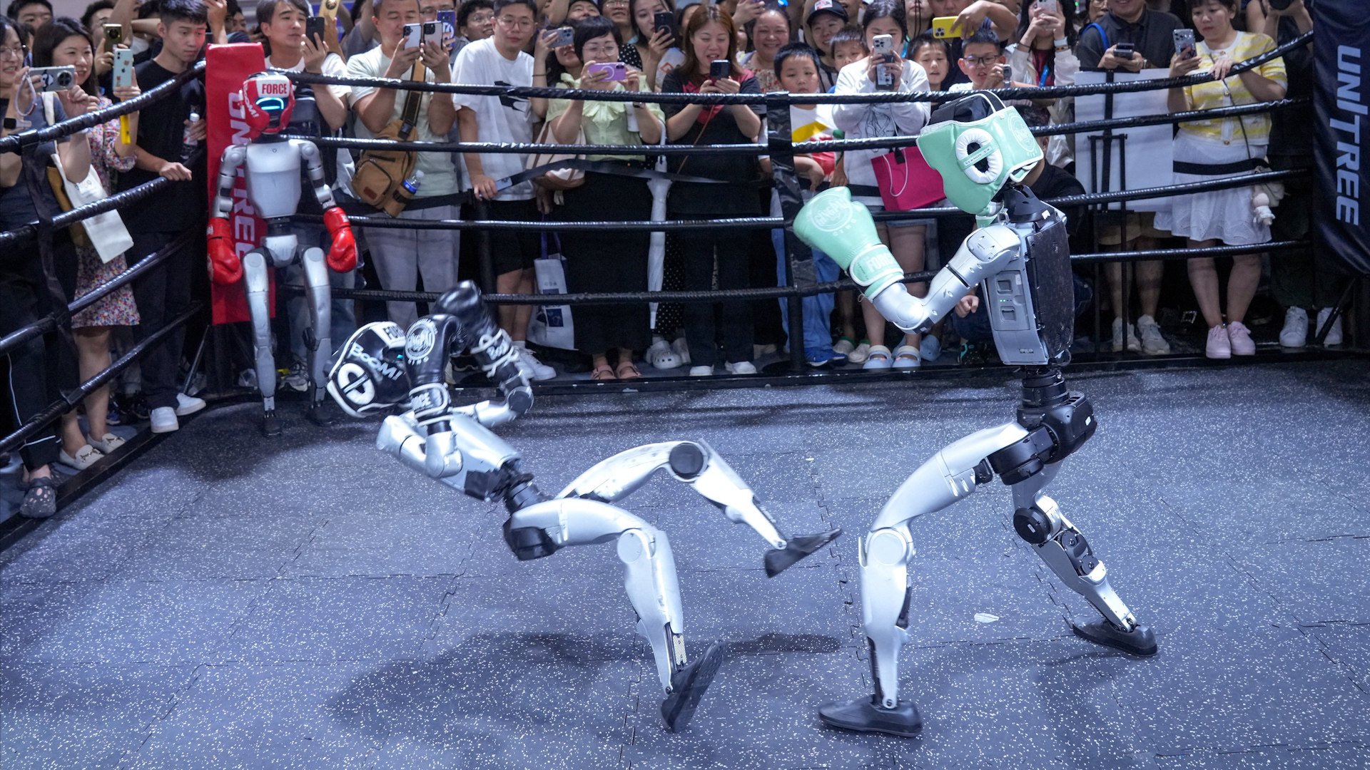 Humanoid robots show impressive moves at world conference in Beijing